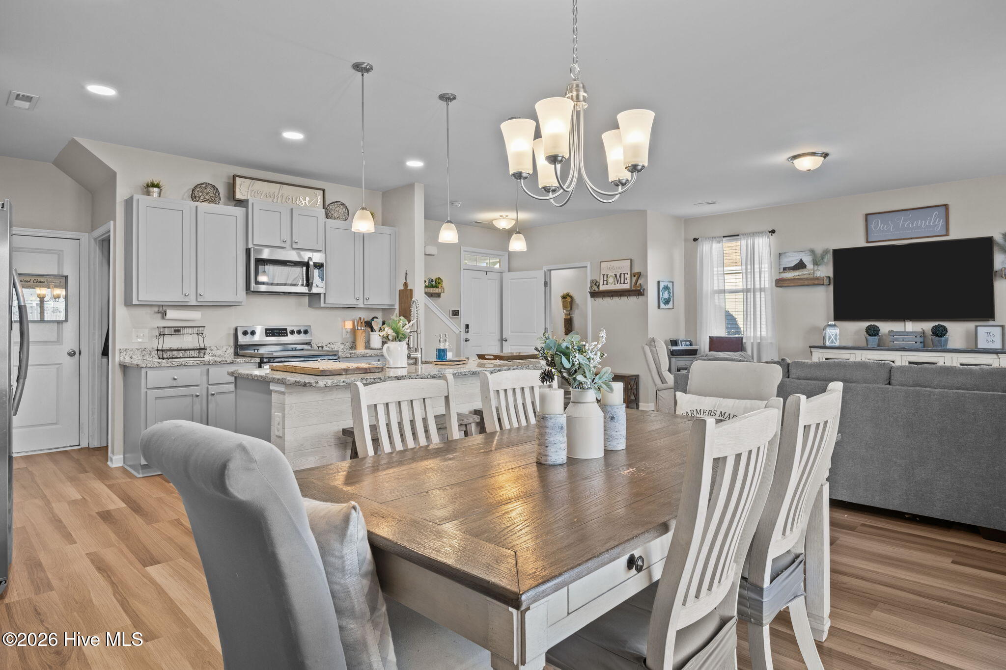 100549295 | Photo 14