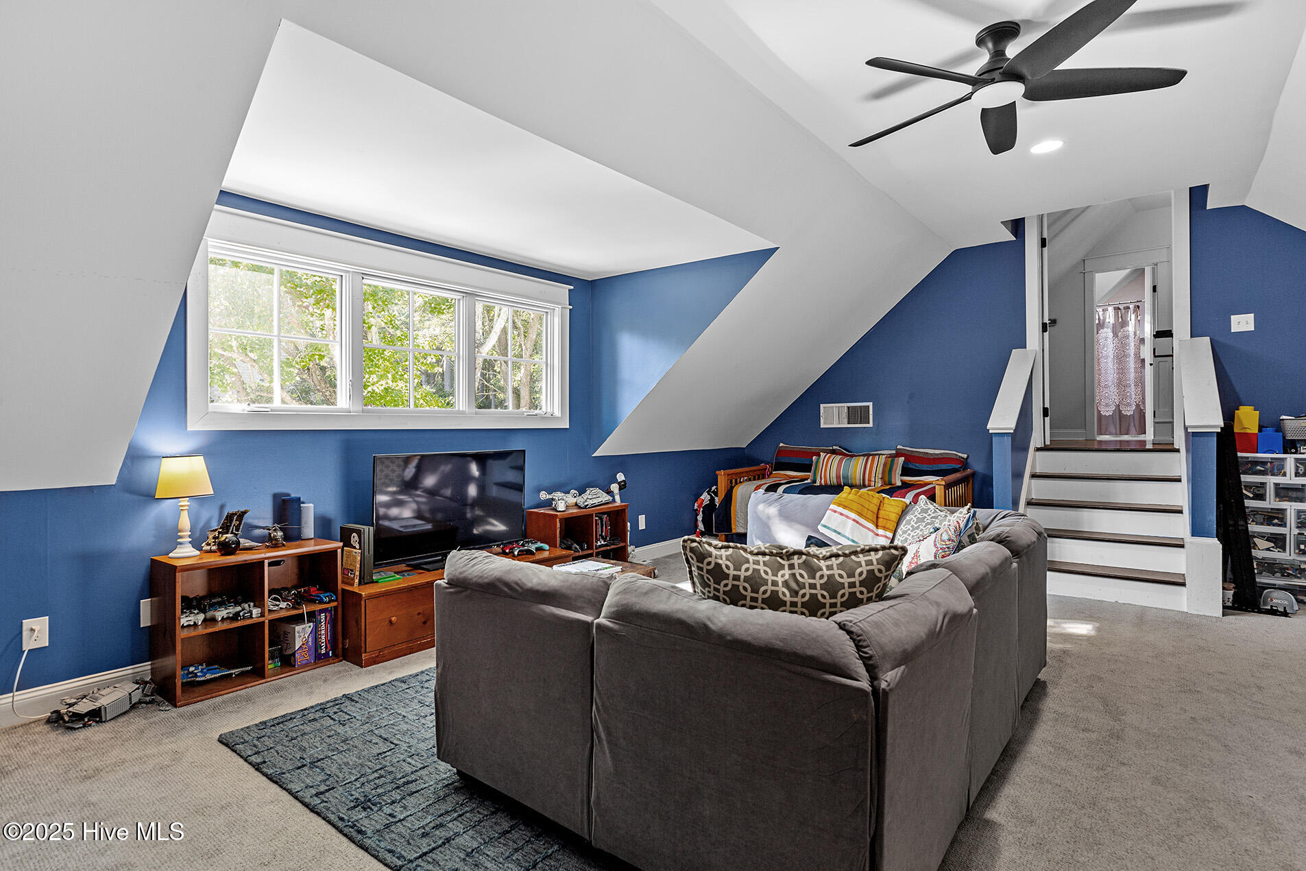 100541349 | Photo 56