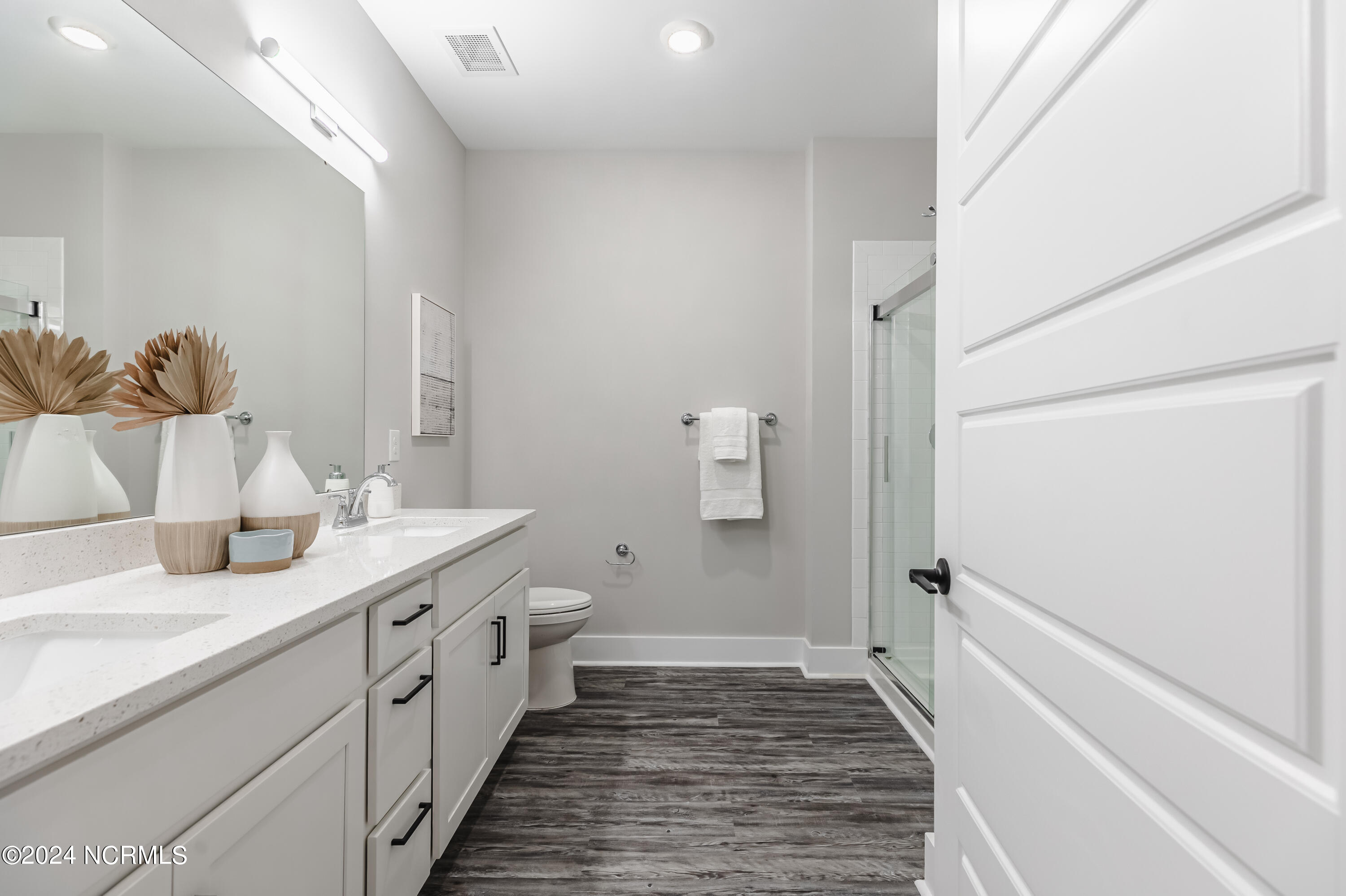 100547860 | Photo 18