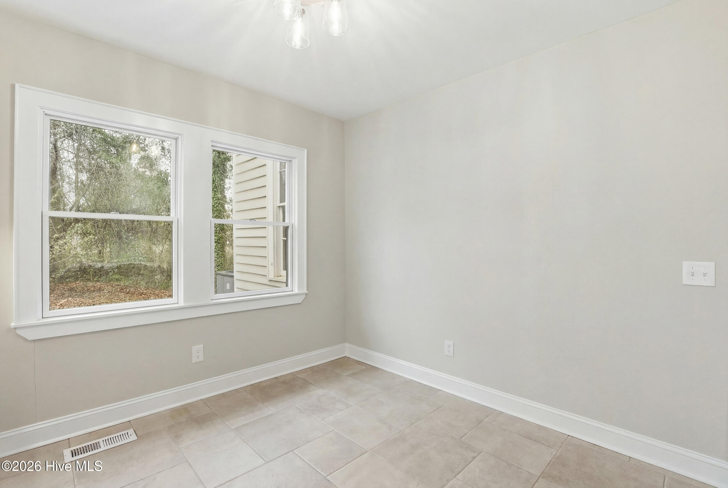 100552252 | Photo 33