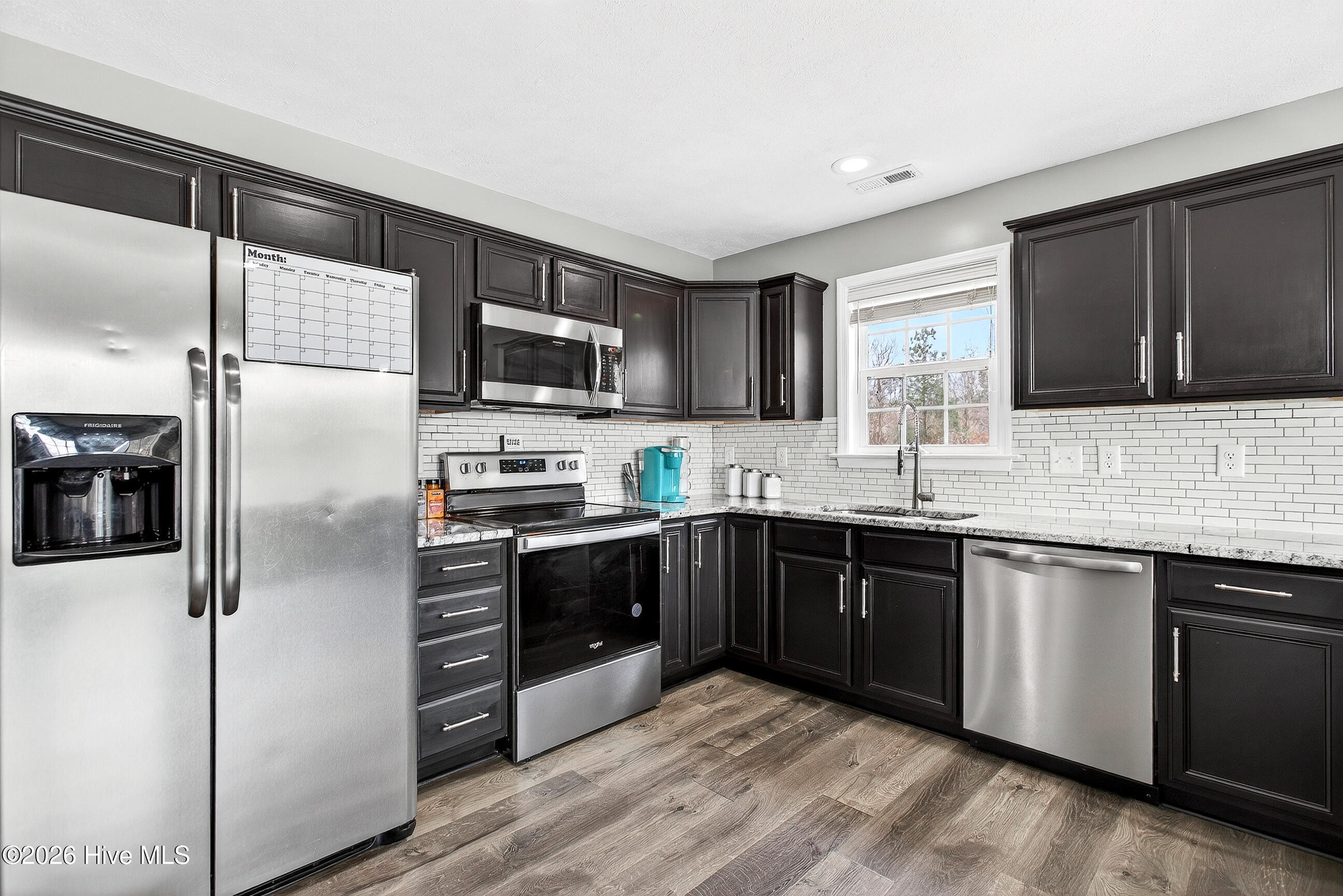 100558339 | Photo 11