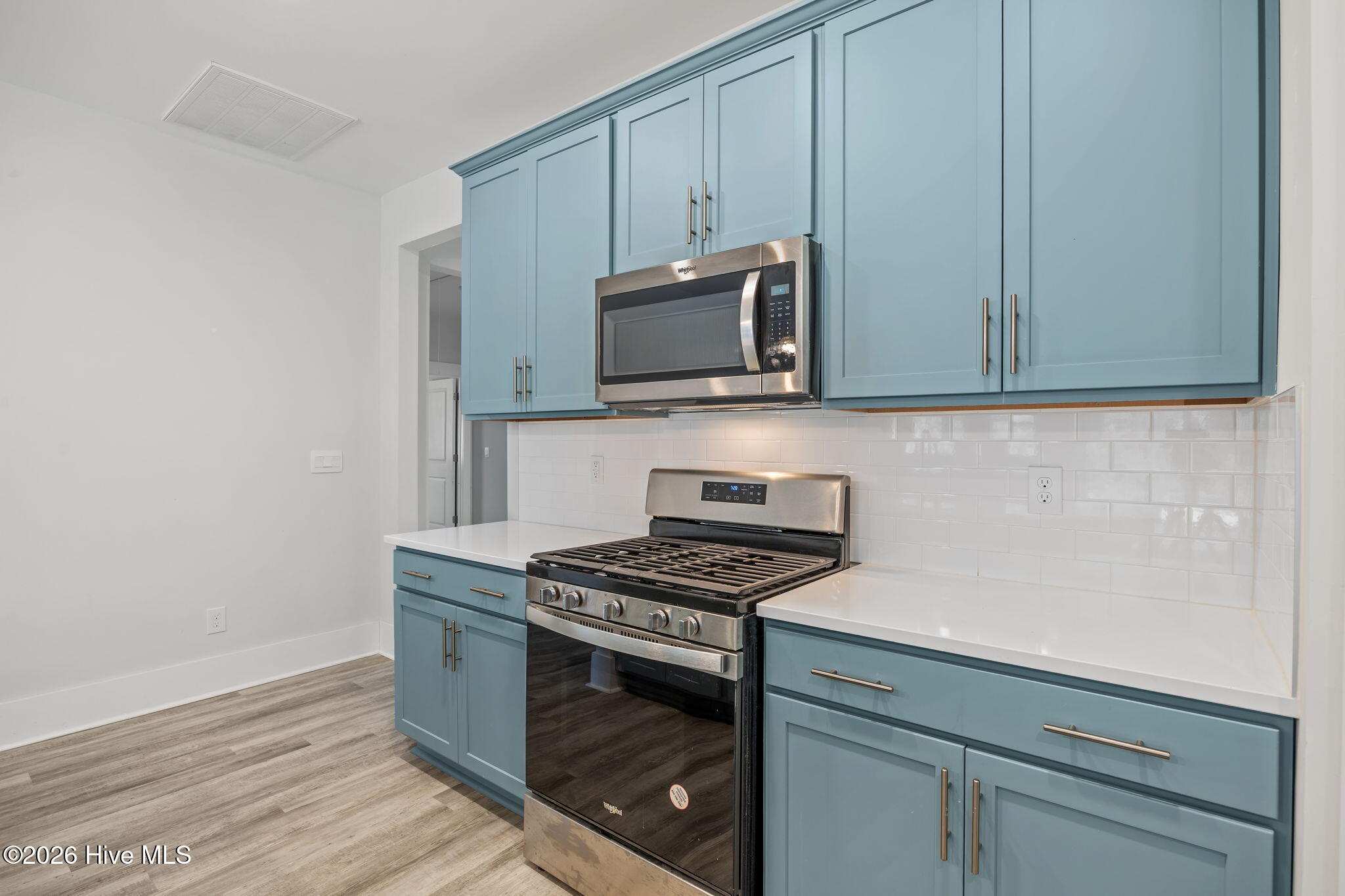 100563130 | Photo 35