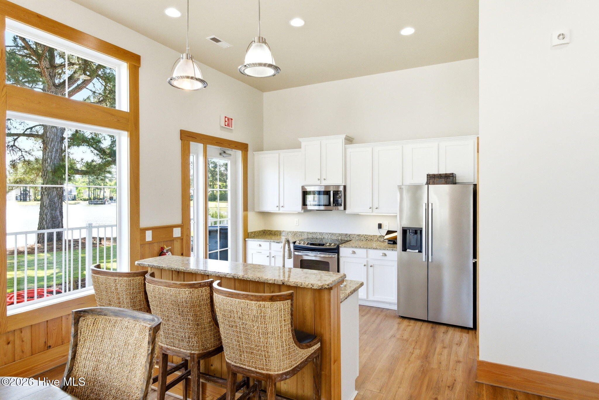 100566822 | Photo 82