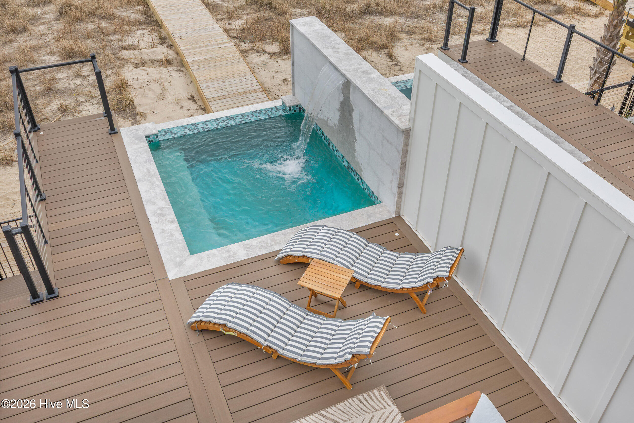 100544110 | Photo 42