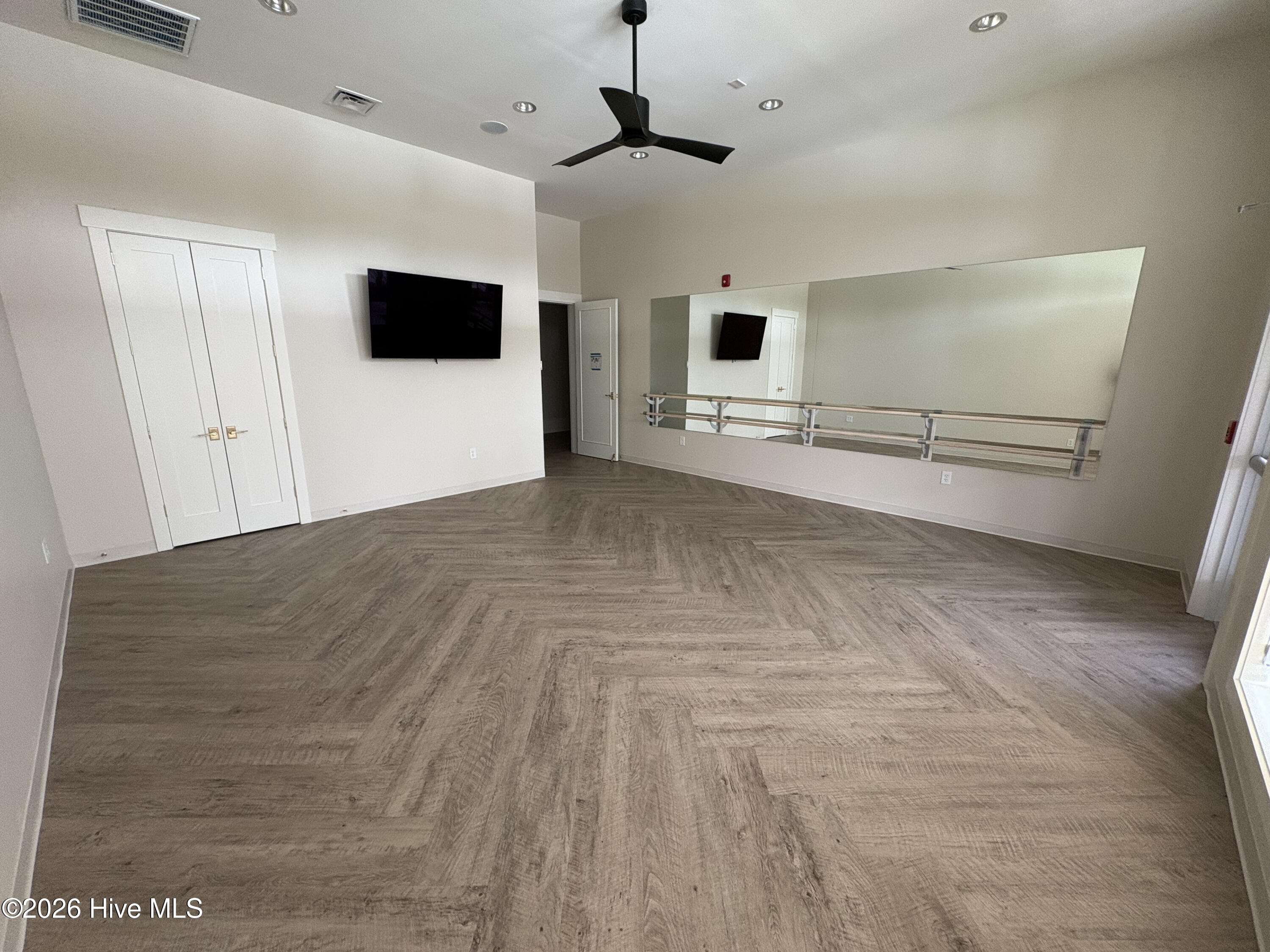 100528292 | Photo 48