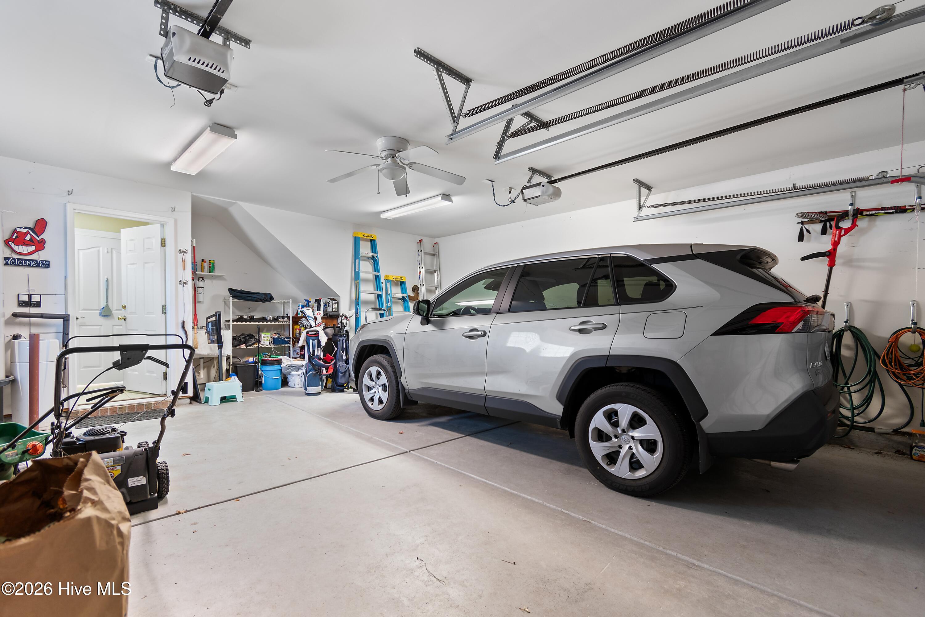 100549811 | Photo 46