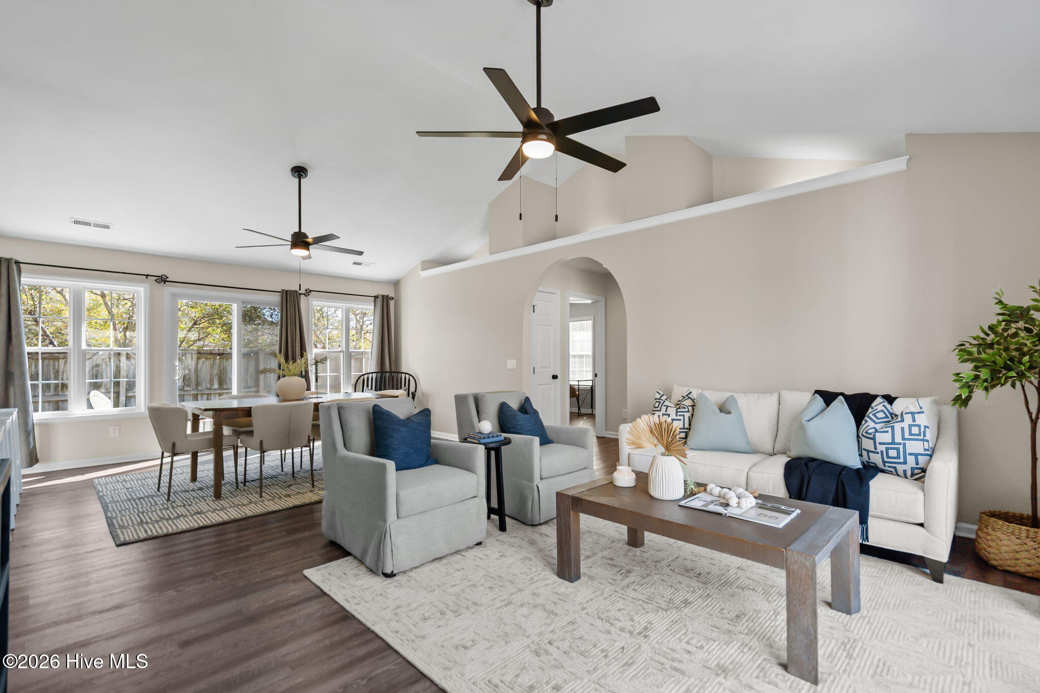 100556215 | Photo 28