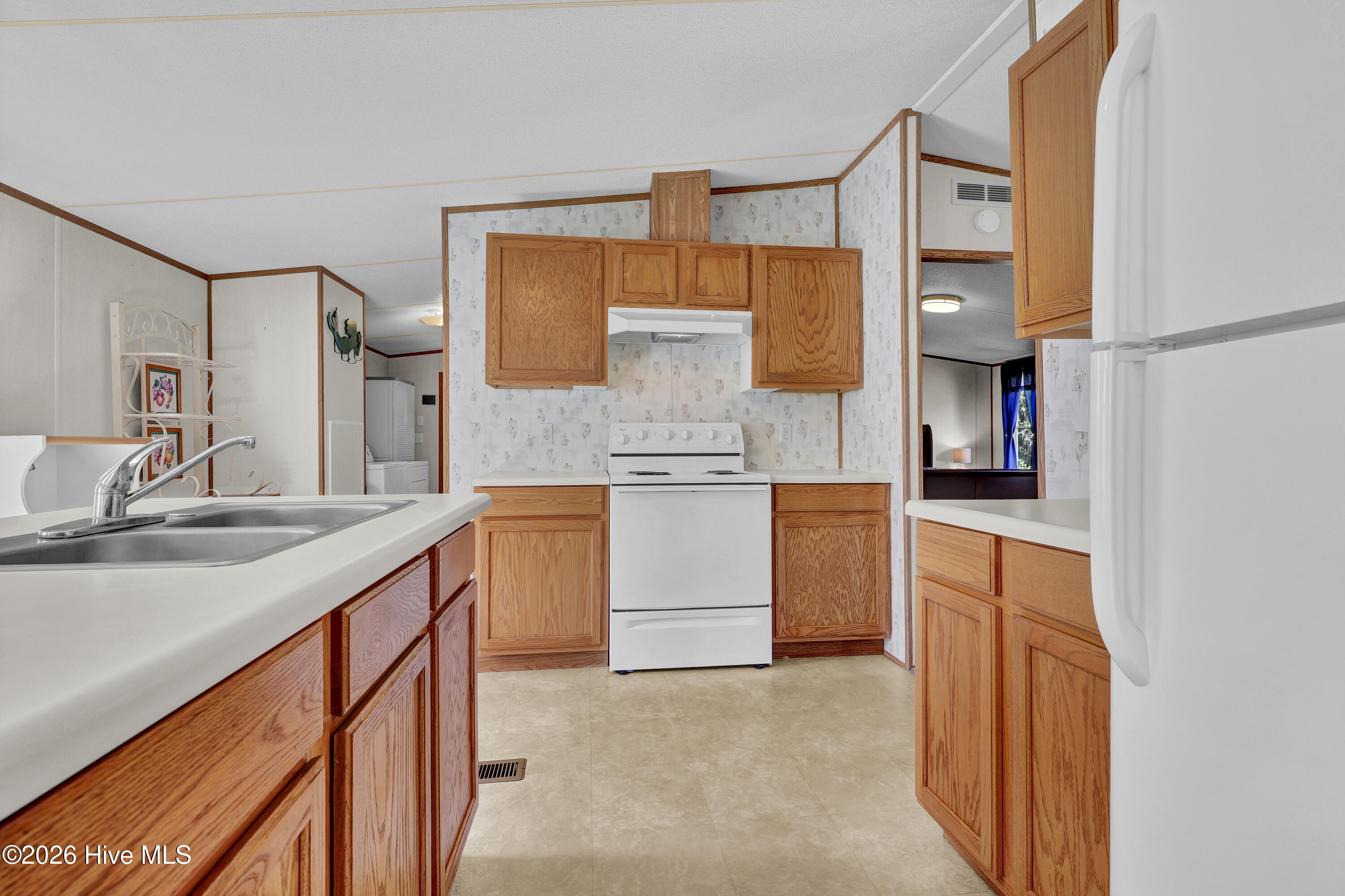 100564318 | Photo 14