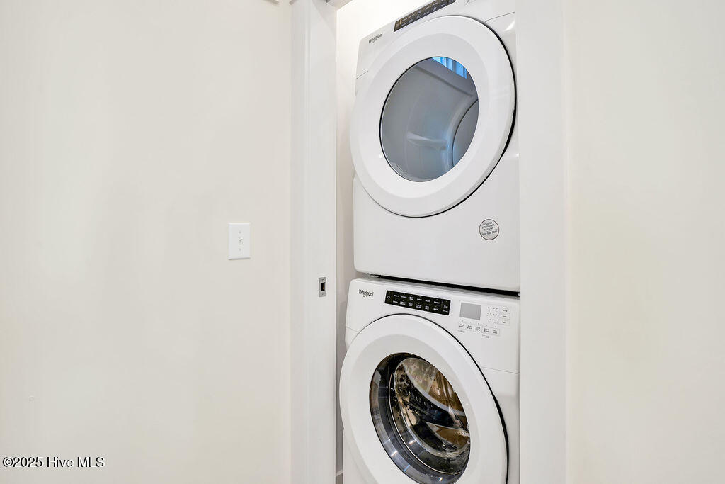 100541995 | Photo 47