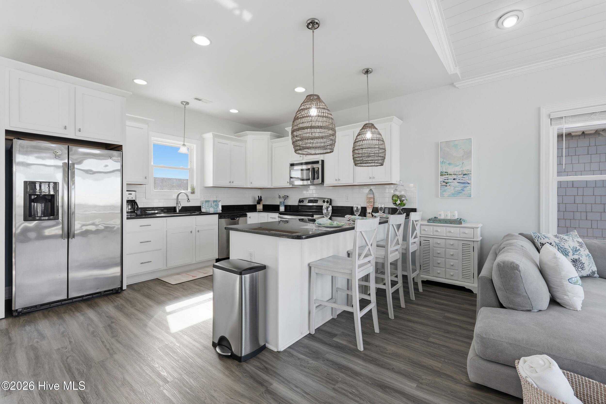 100565871 | Photo 30