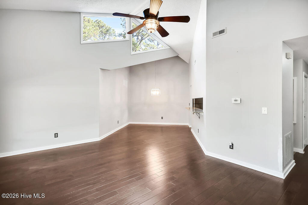 100556697 | Photo 17