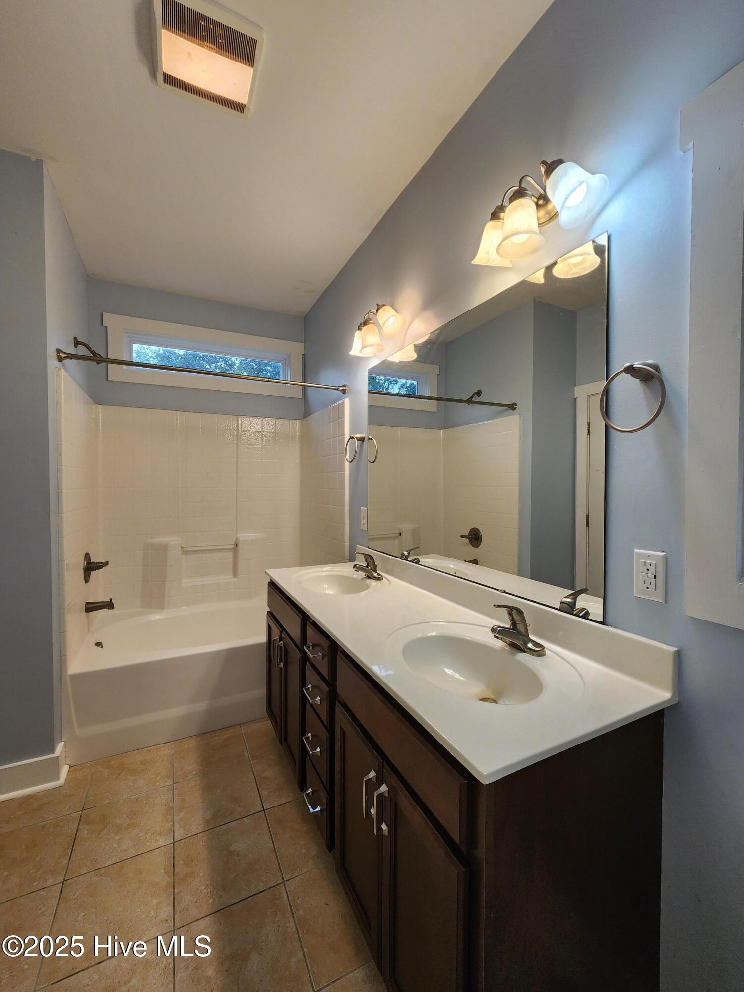 100569156 | Photo 37