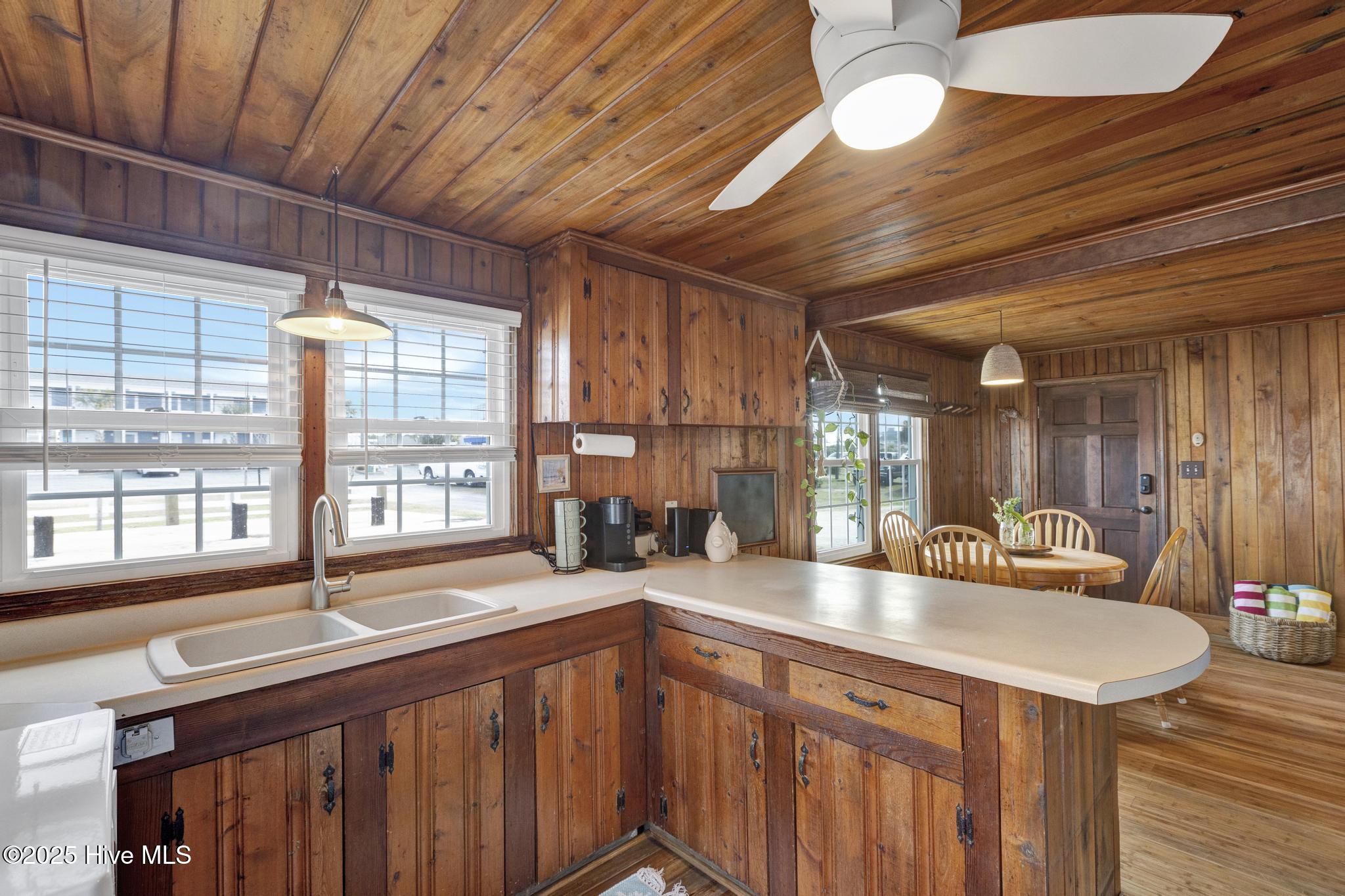 100521951 | Photo 11