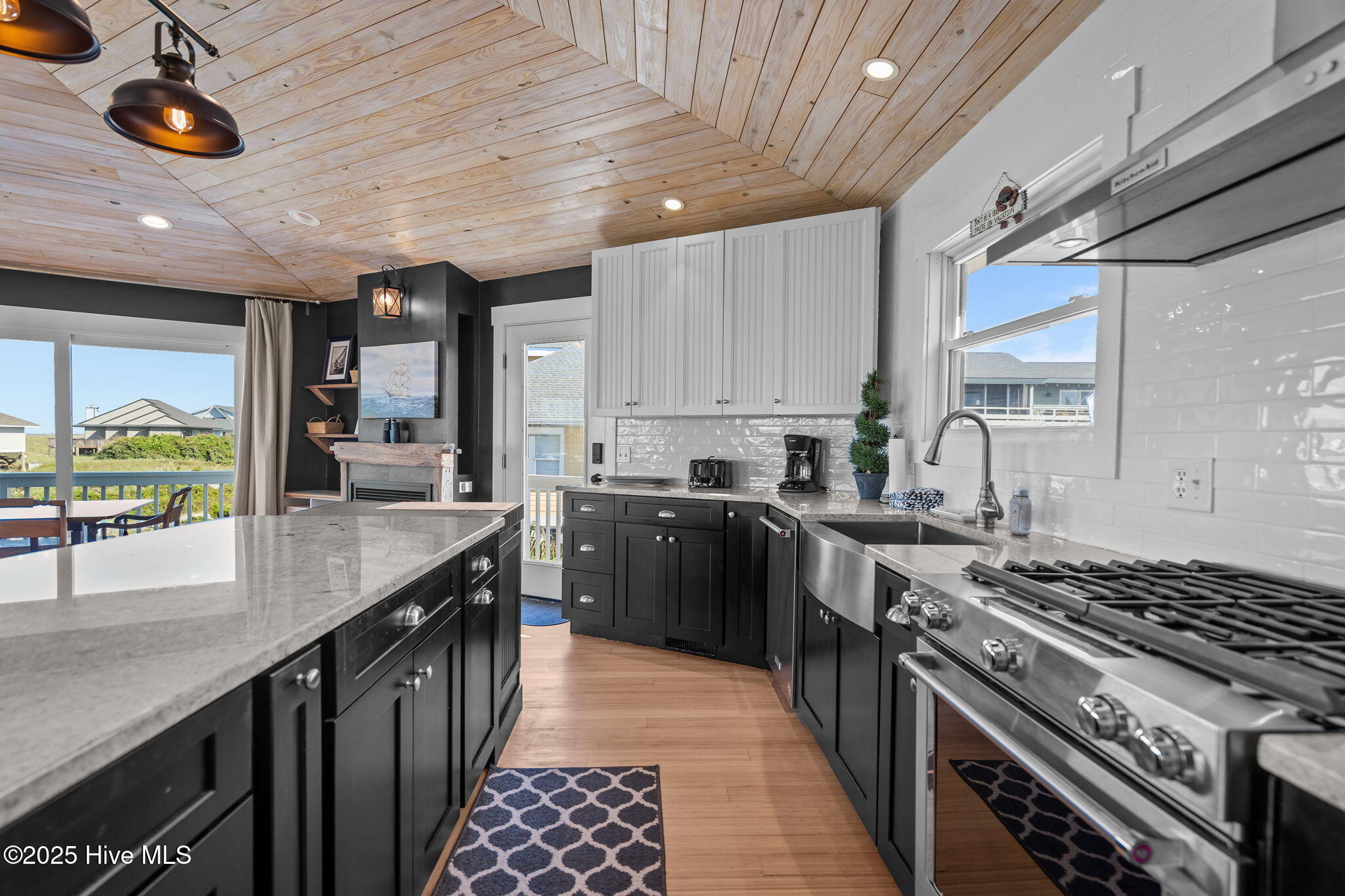 100550431 | Photo 16