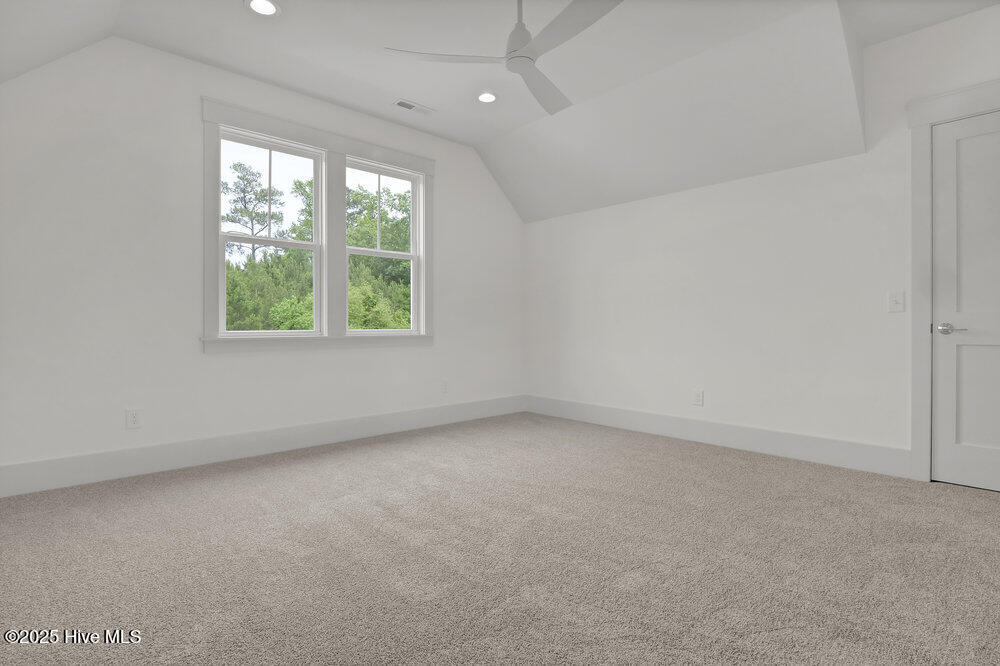 100509390 | Photo 37