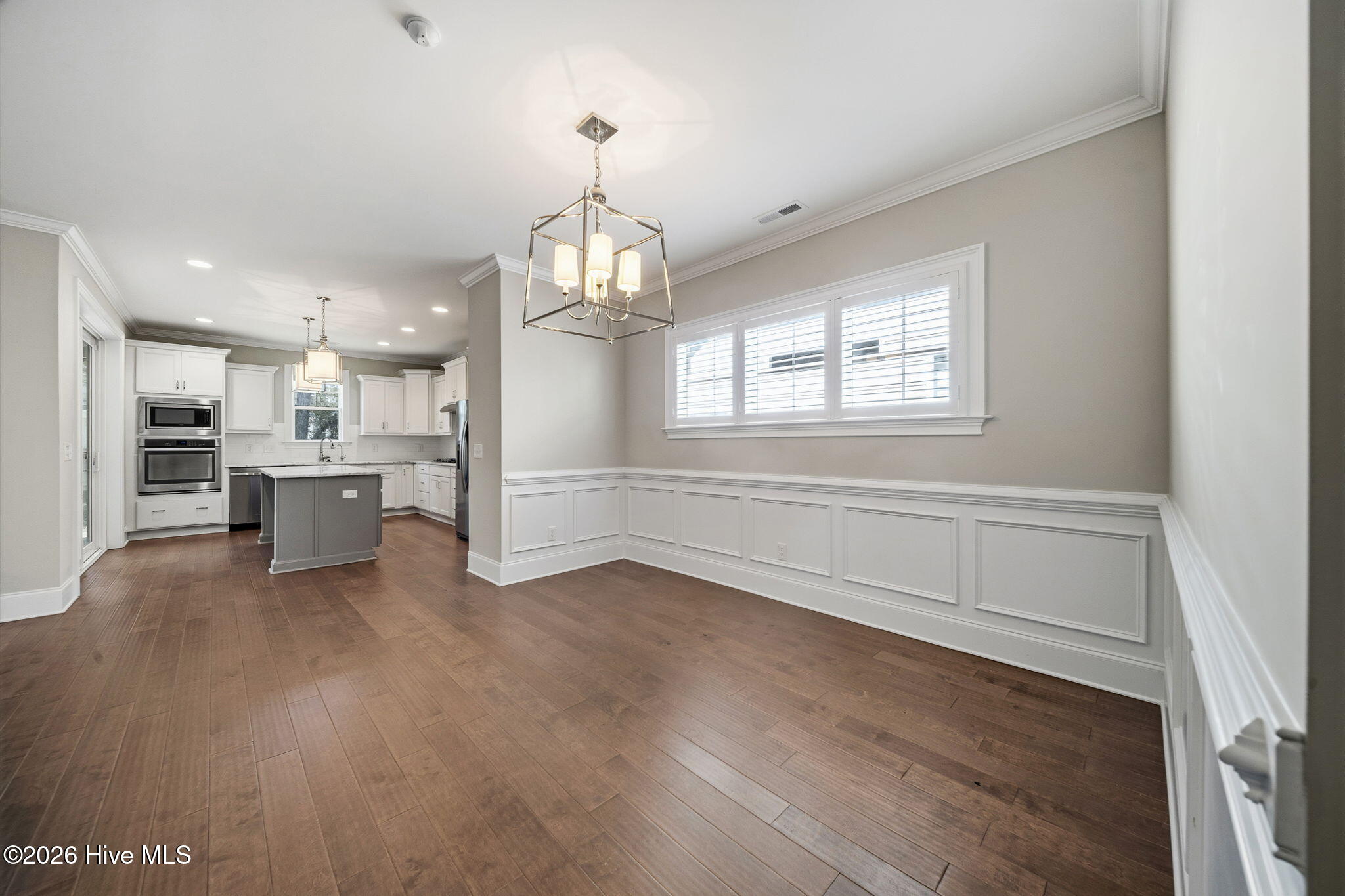 100567519 | Photo 12