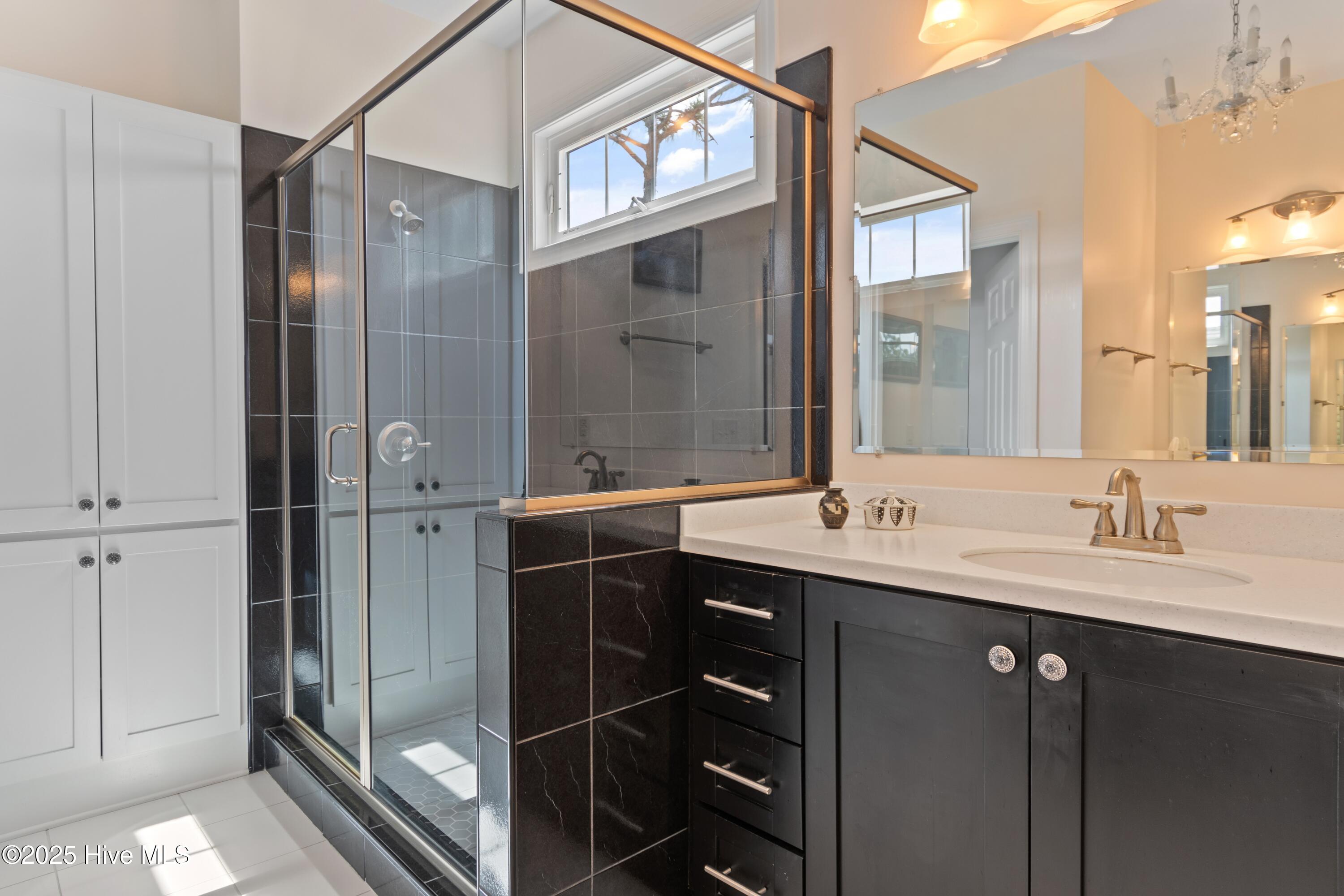 100552930 | Photo 34