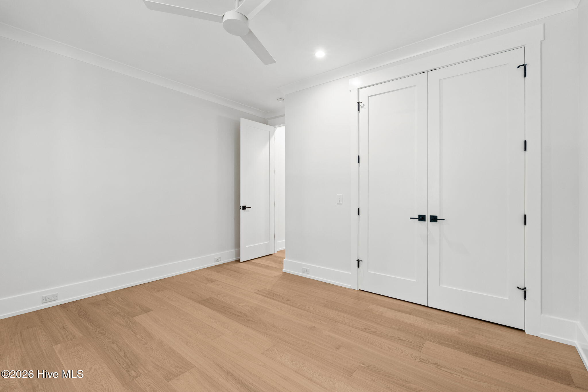 100568916 | Photo 46