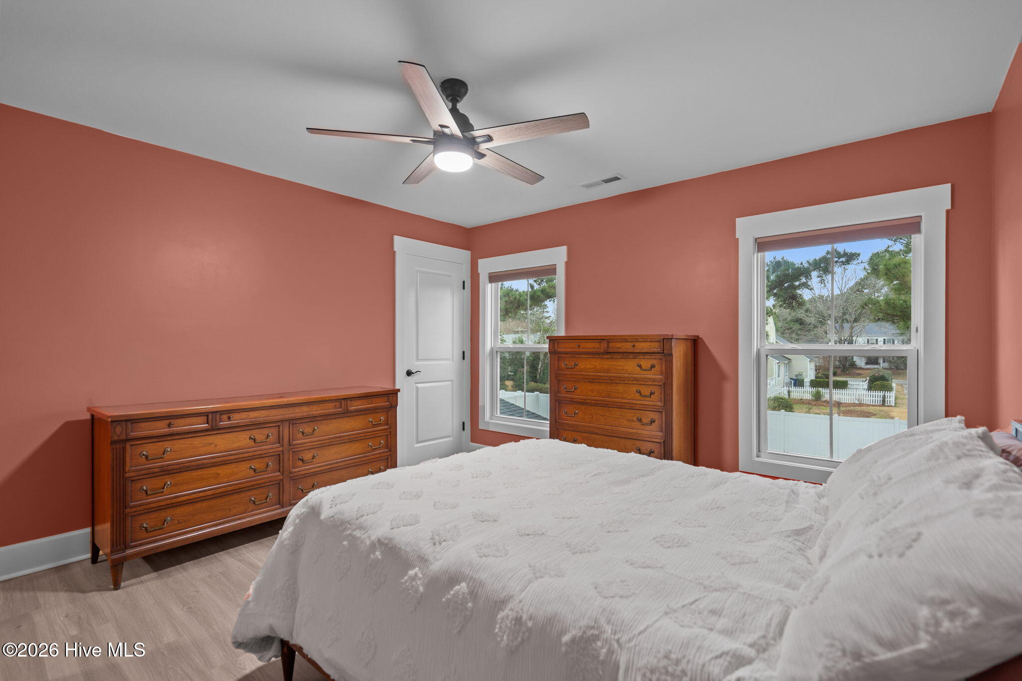 100549684 | Photo 23