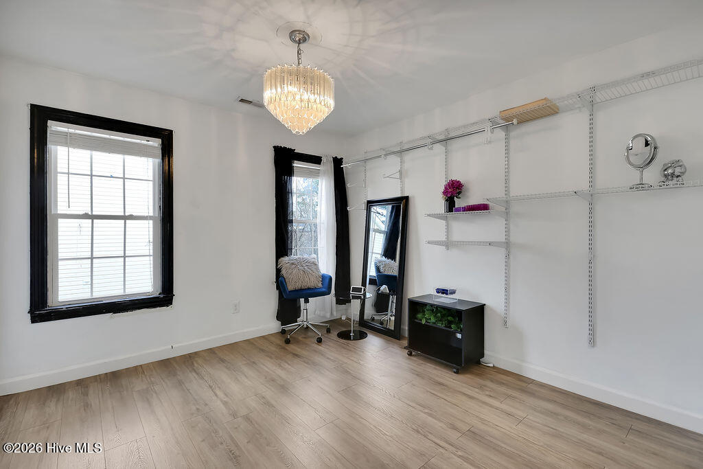 100558942 | Photo 18