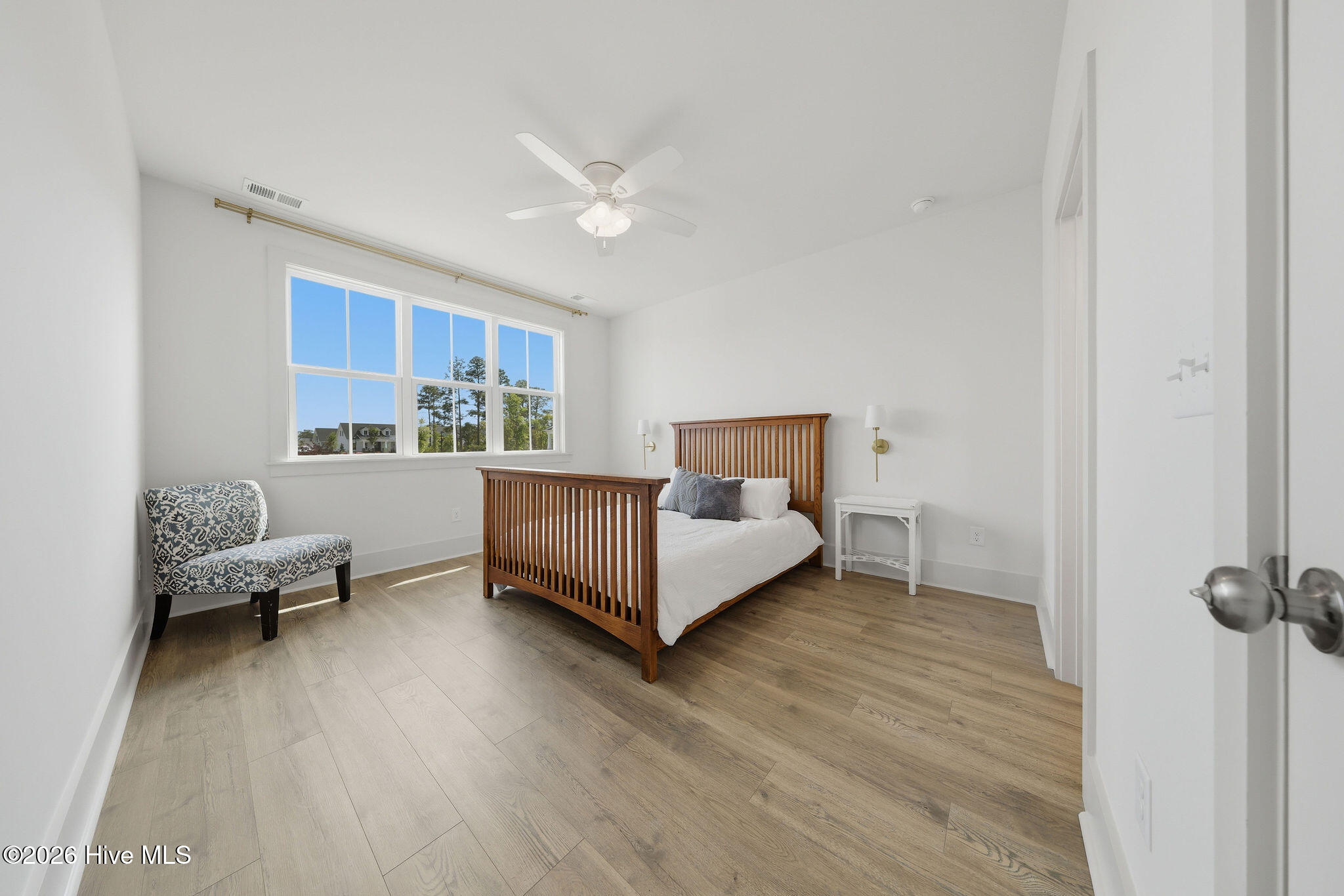 100567924 | Photo 23