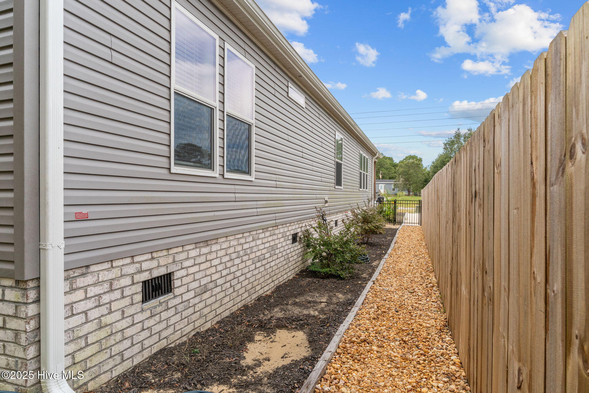 100530001 | Photo 44