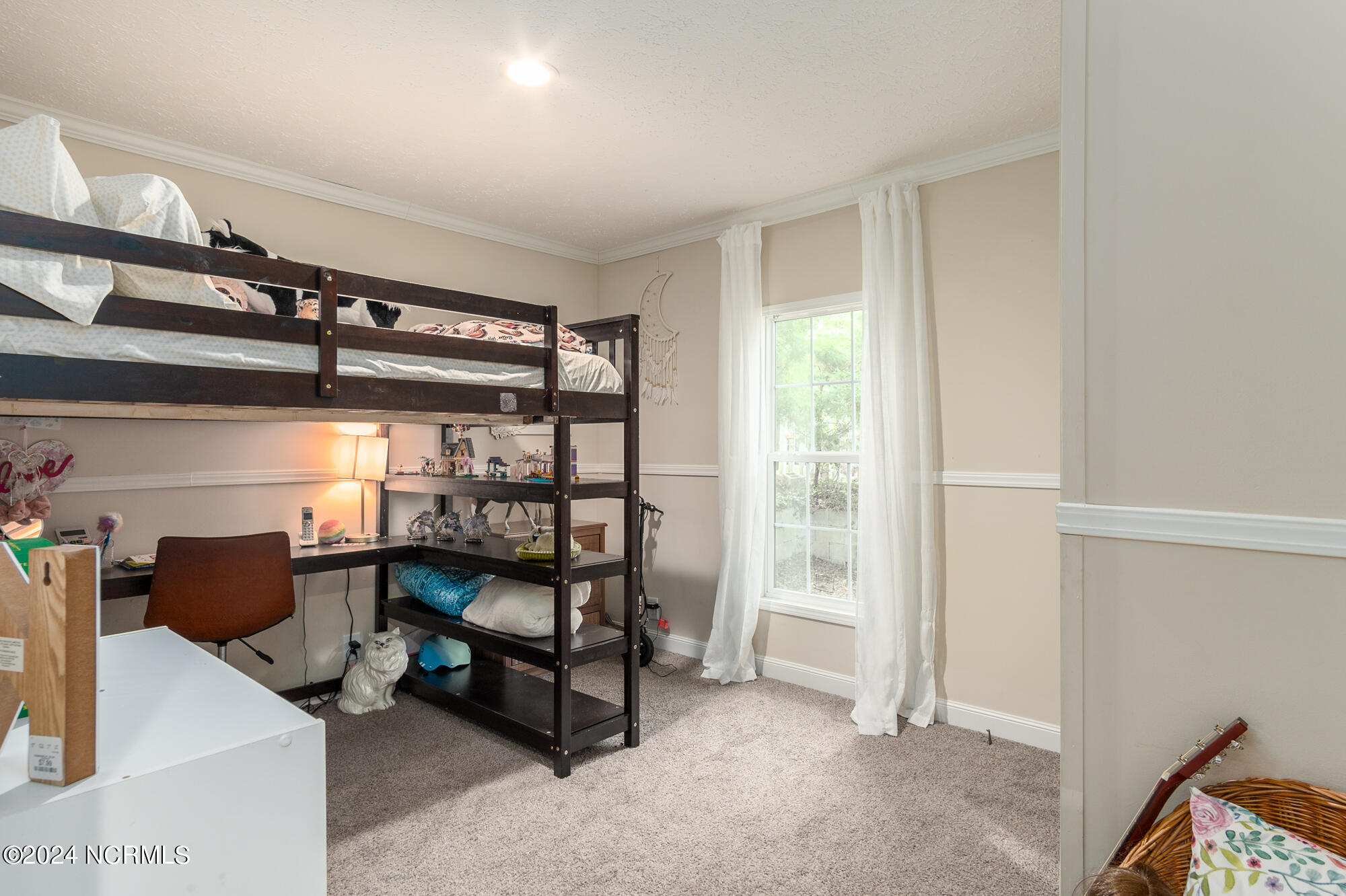 100570435 | Photo 14