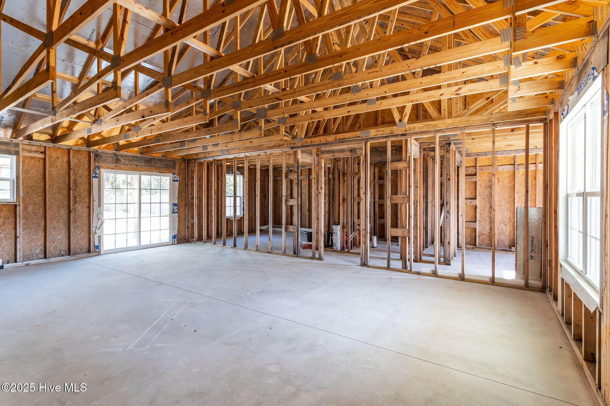 100530347 | Photo 37