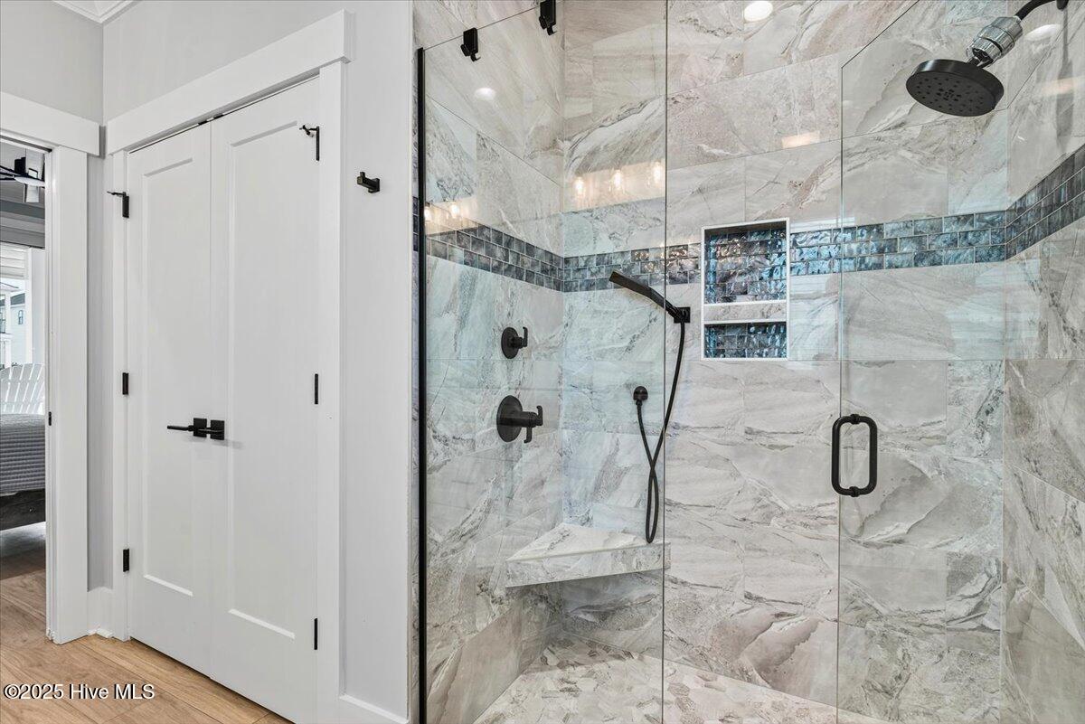 100527813 | Photo 36