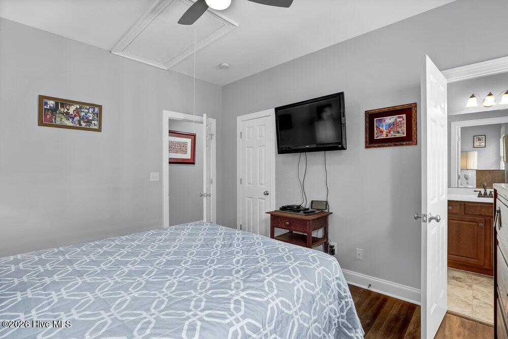 100562970 | Photo 32