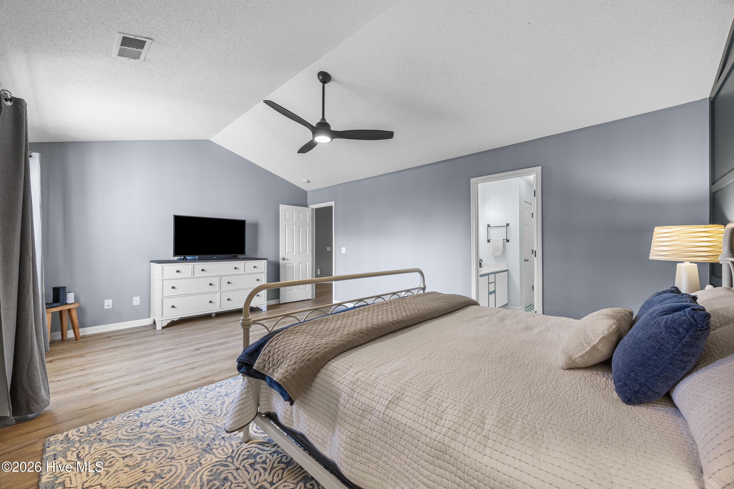 100562673 | Photo 22