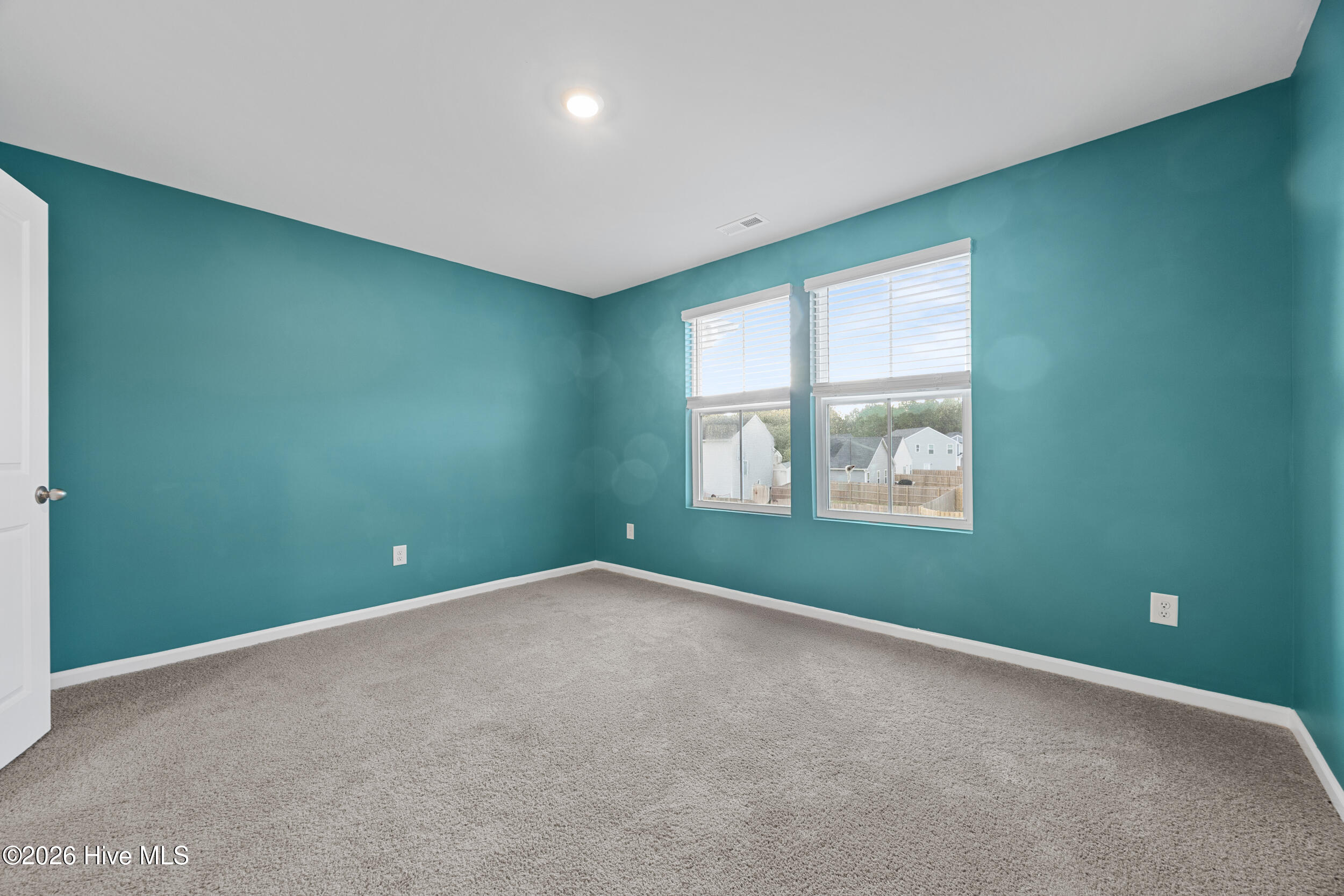 100561972 | Photo 29