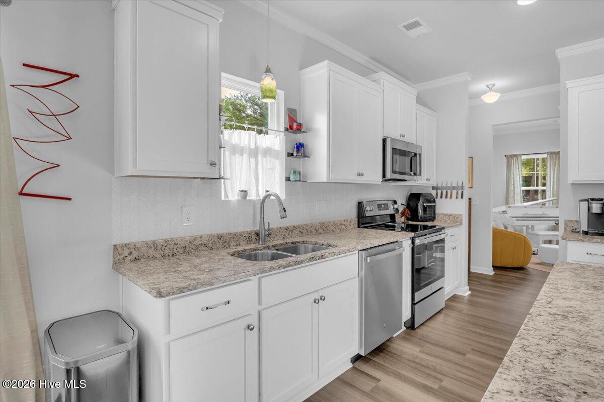 100566058 | Photo 18