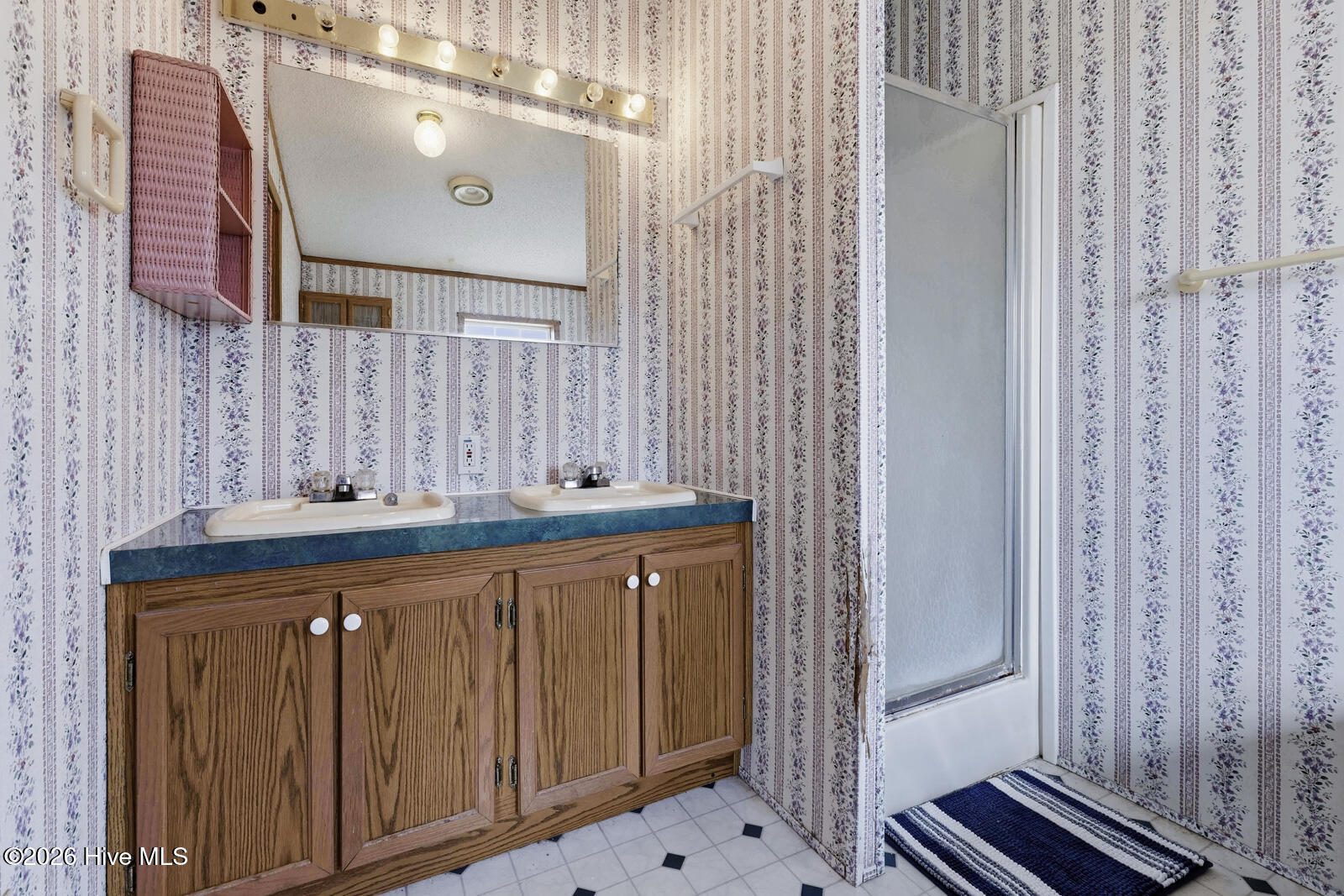 100561628 | Photo 15