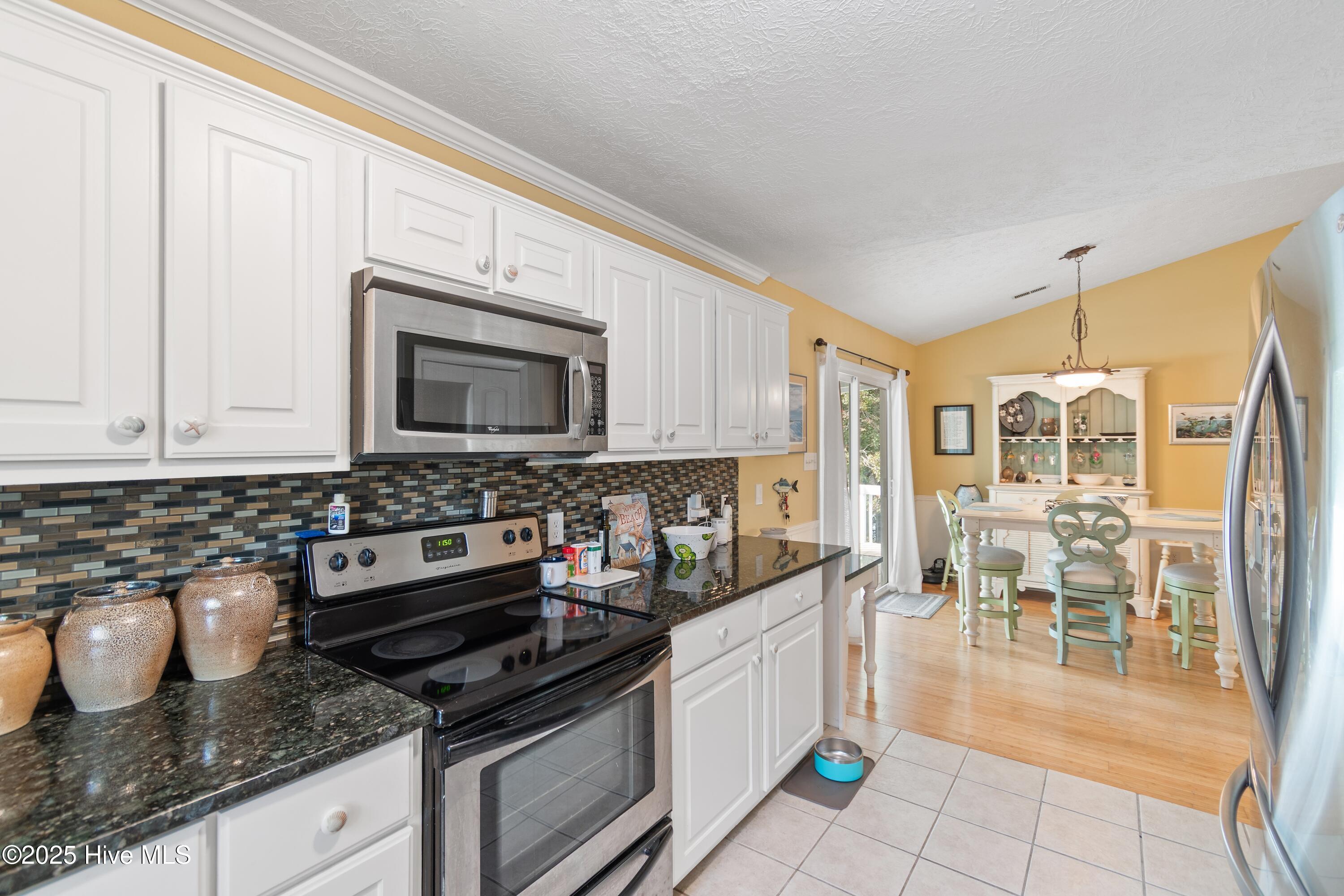 100535762 | Photo 41