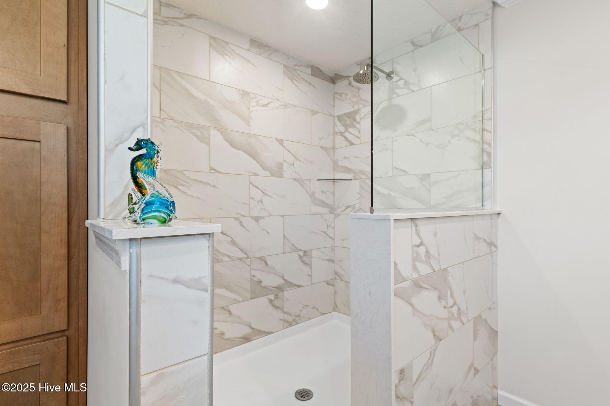 100558290 | Photo 18