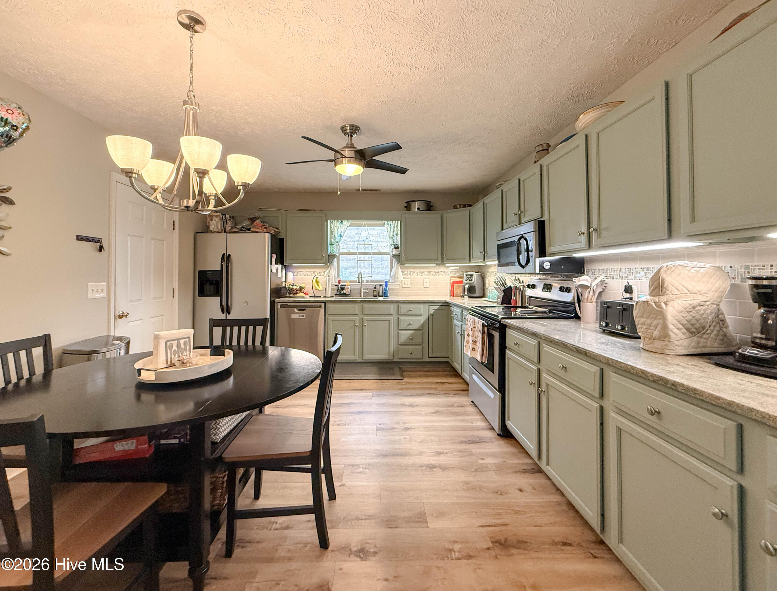 100556502 | Photo 76