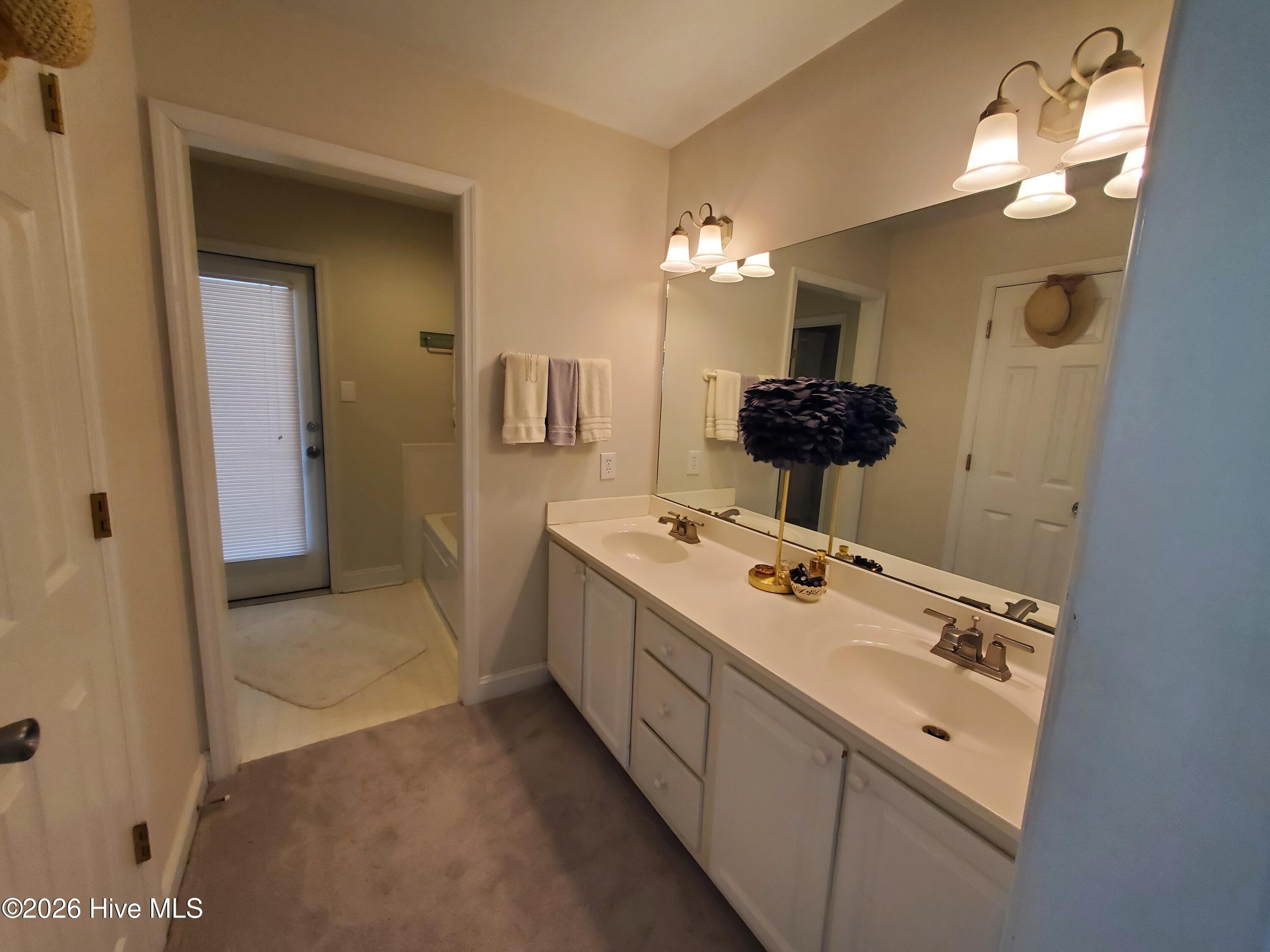 100560491 | Photo 55