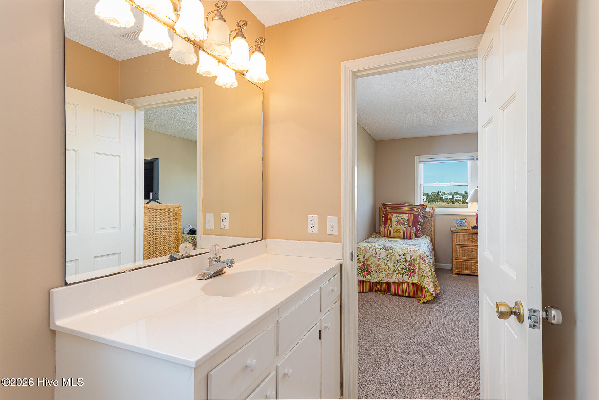 100556011 | Photo 32