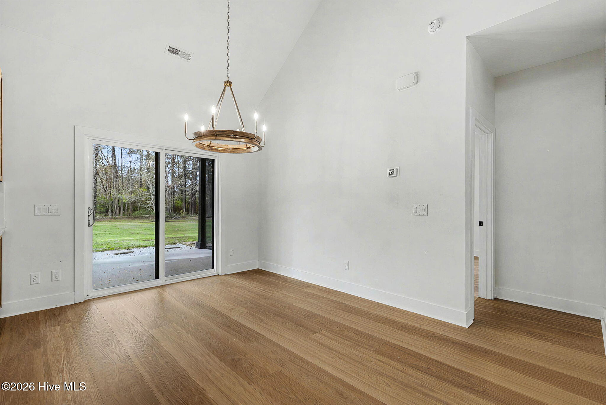 100564099 | Photo 20