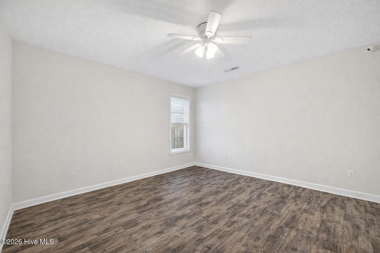 100543269 | Photo 23