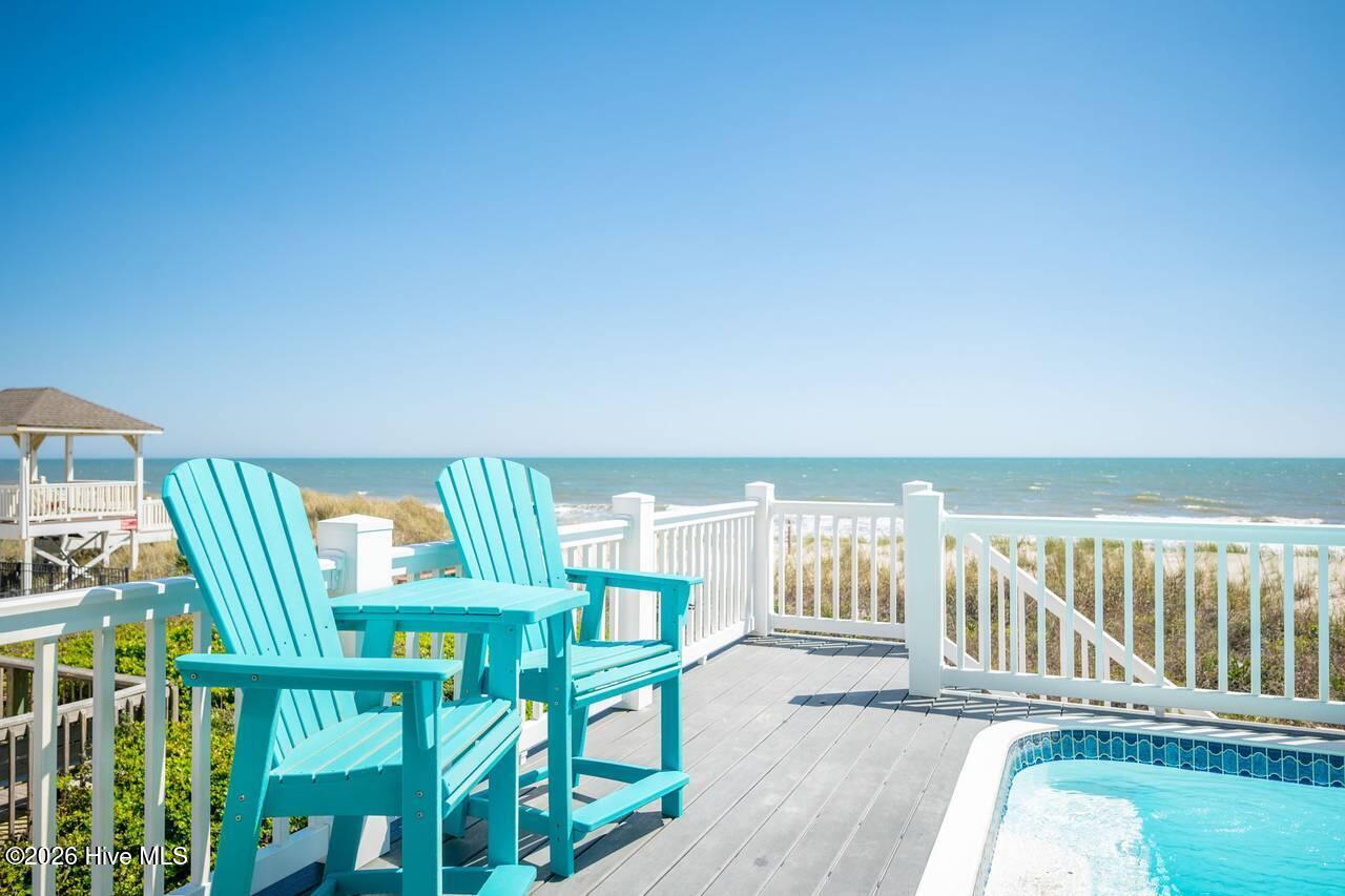 100560212 | Photo 41