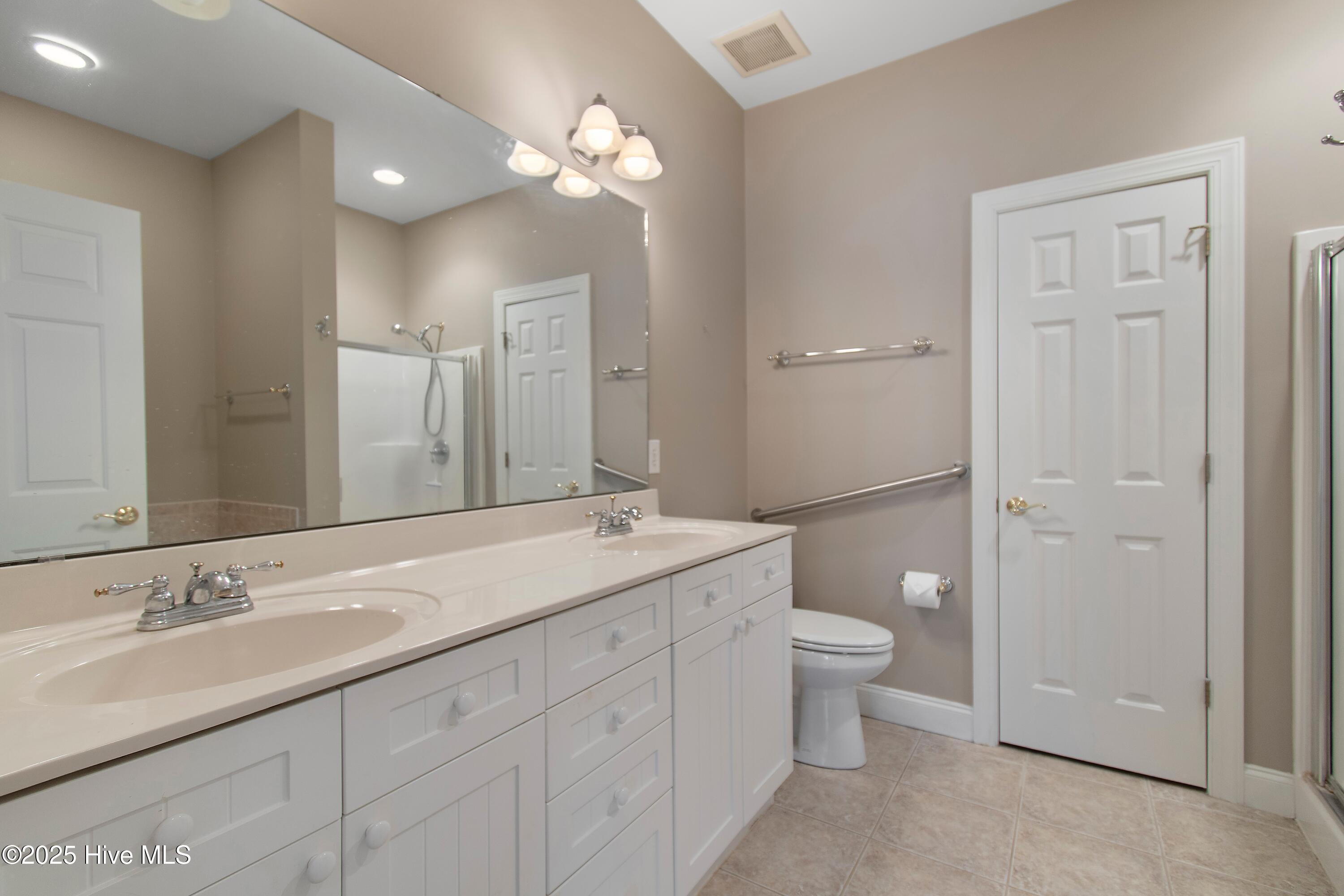 100546461 | Photo 25