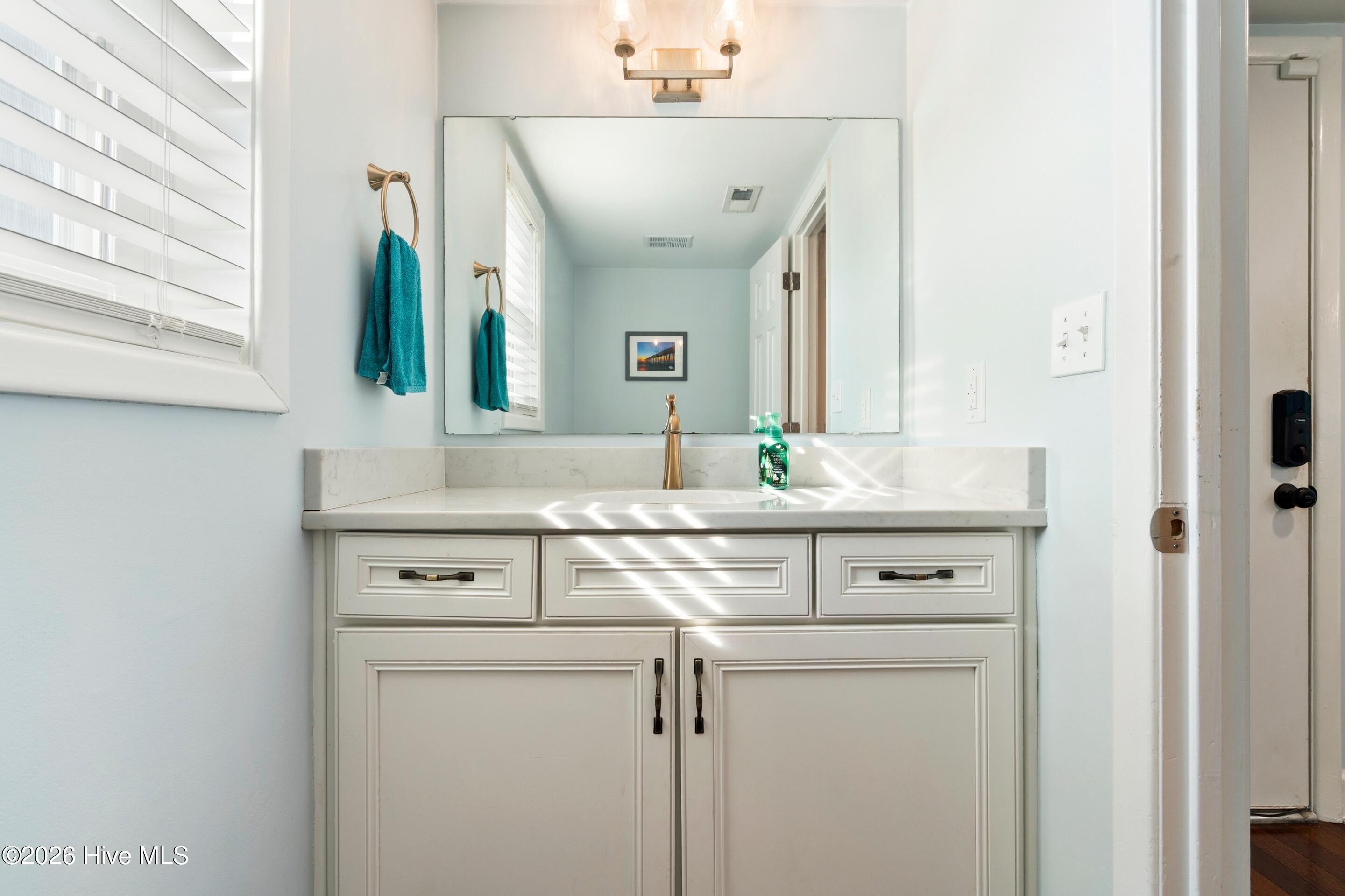 100548419 | Photo 26