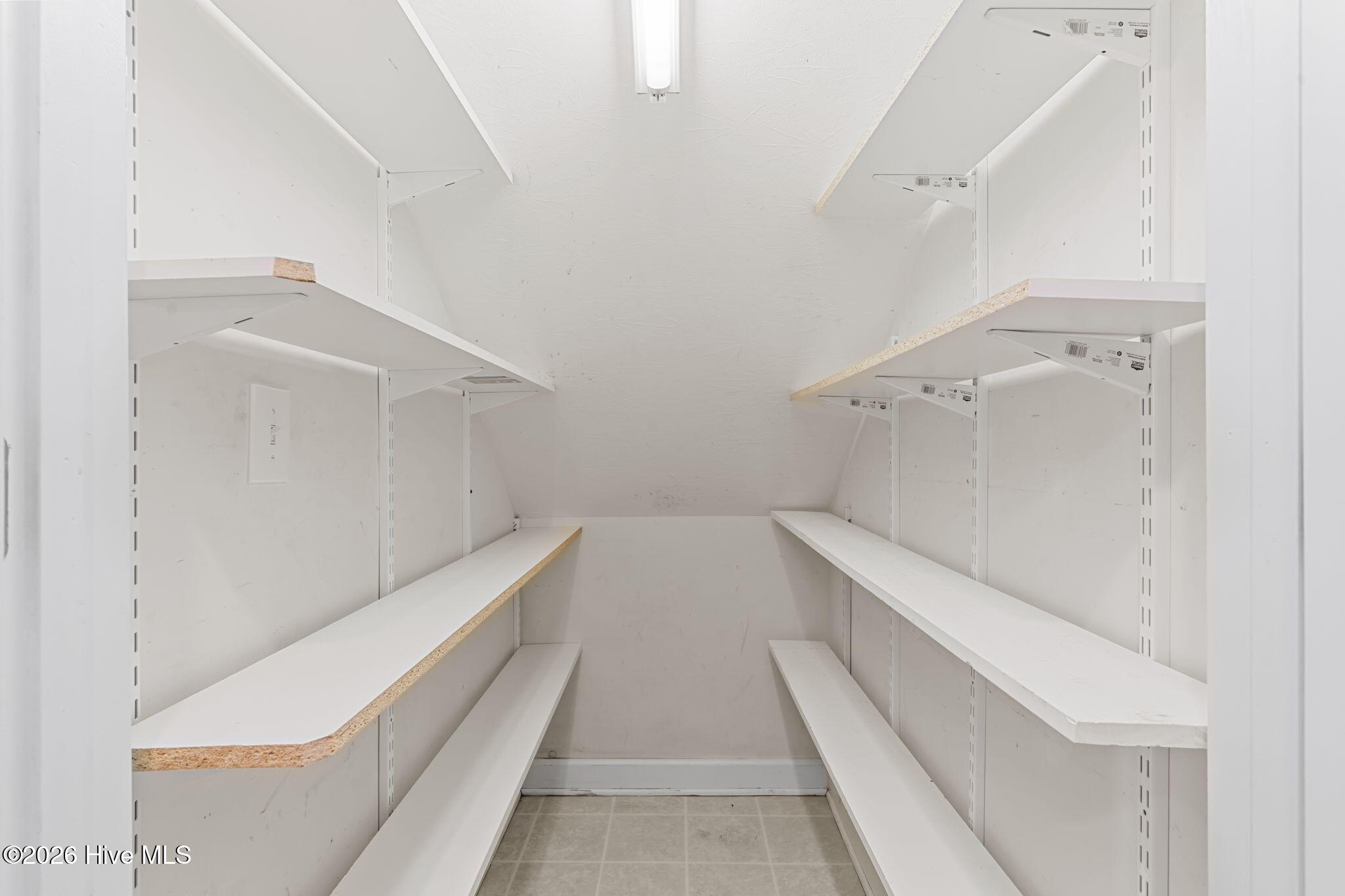 100563070 | Photo 39