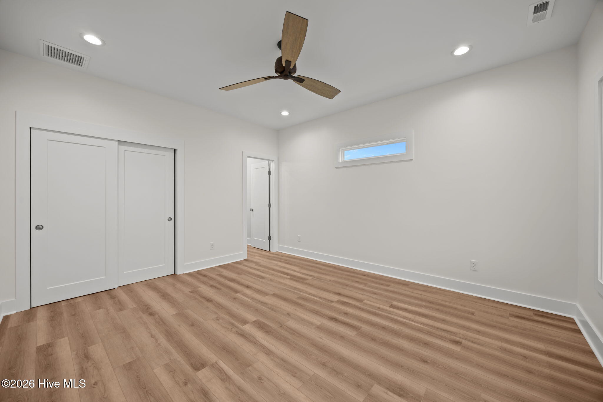 100552819 | Photo 38