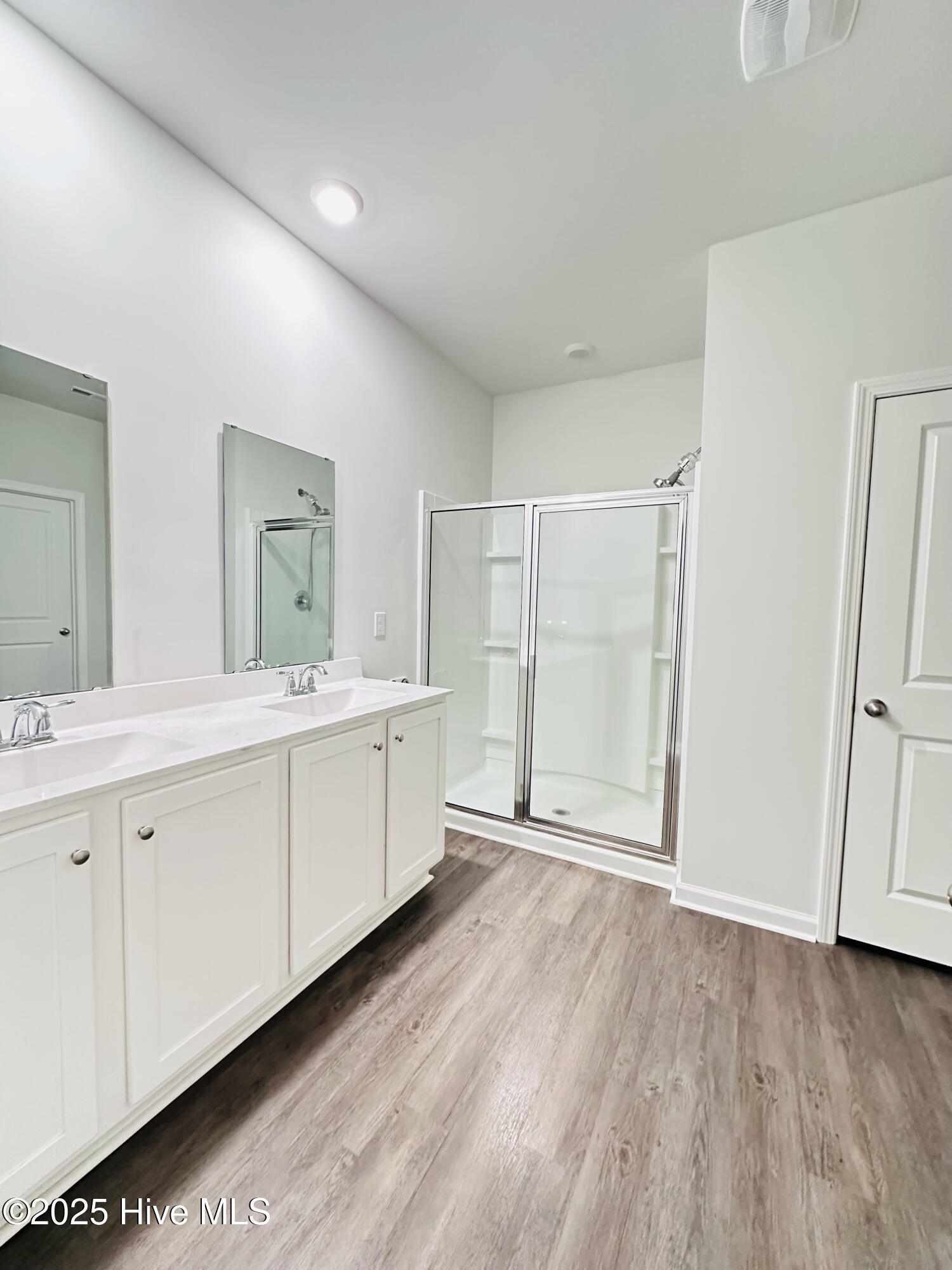 100525143 | Photo 35