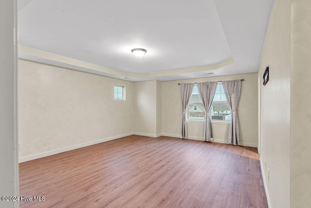 100565777 | Photo 19