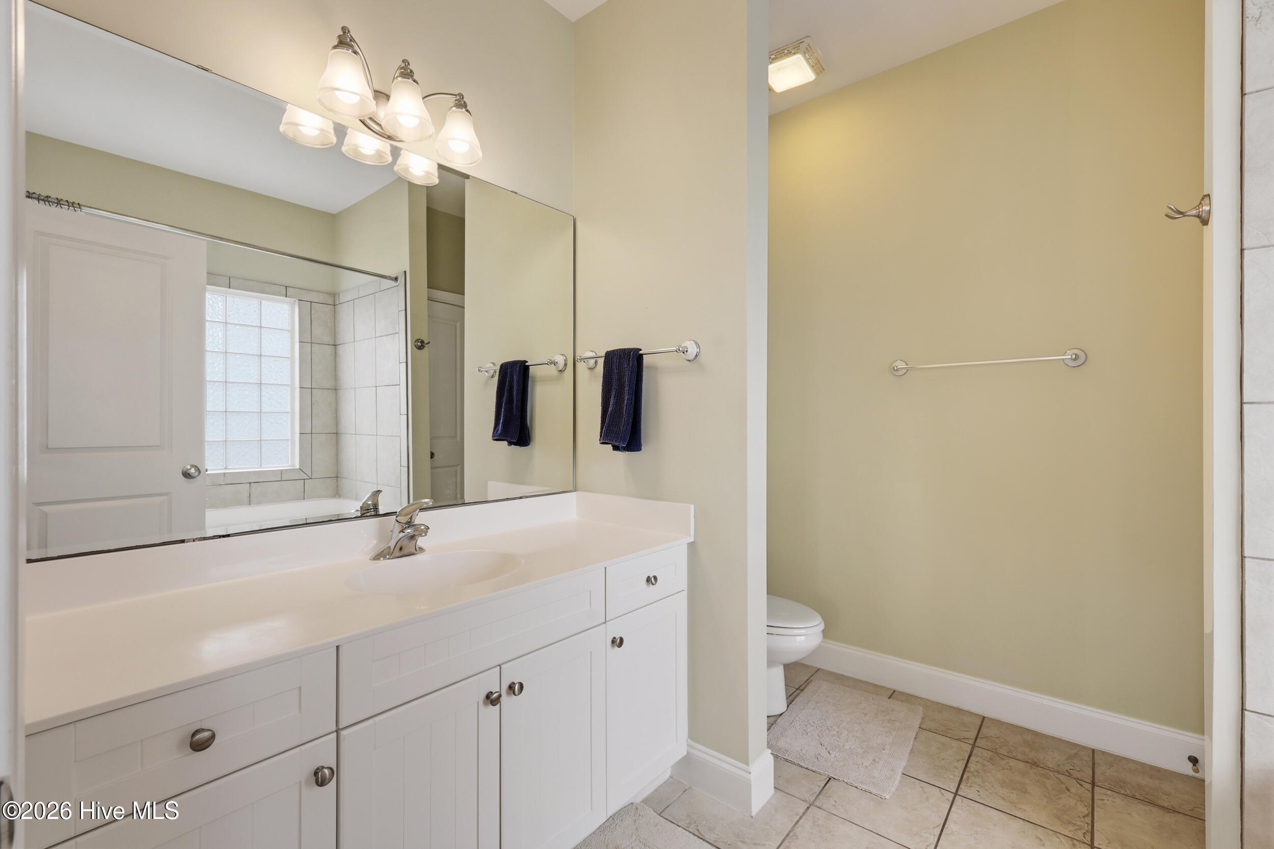 100562364 | Photo 18