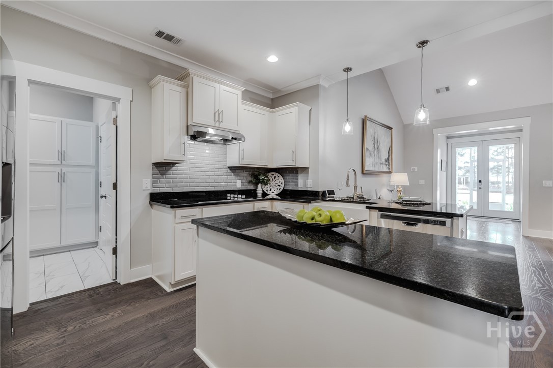 Kitchen - view of rear foyer